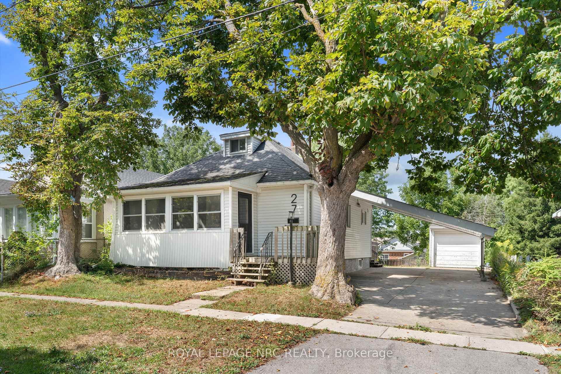 Photo 2 of 27 Maplecrest Avenue, St. Catharines, Burleigh Hill — HOMEH