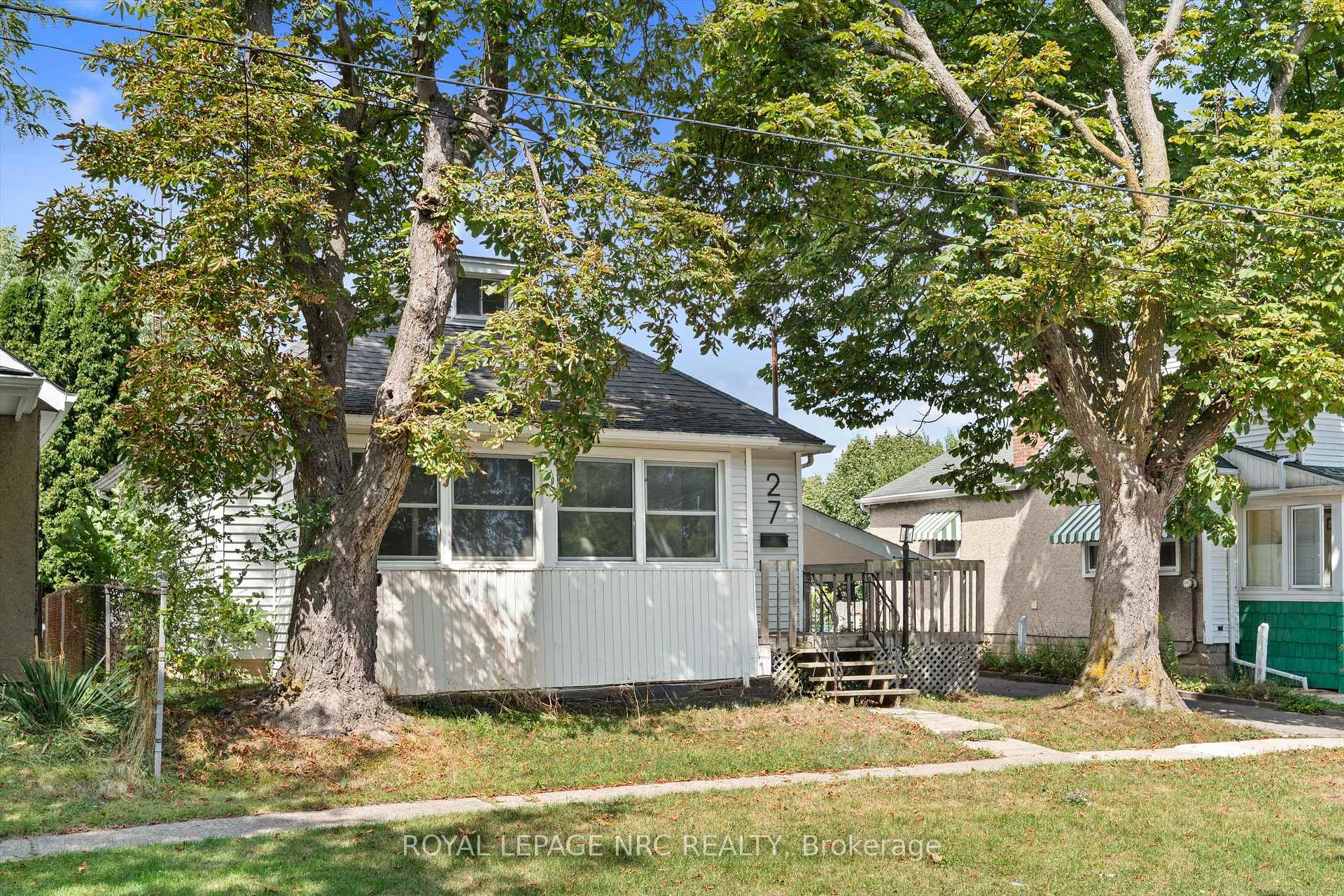 Photo 3 of 27 Maplecrest Avenue, St. Catharines, Burleigh Hill — HOMEH