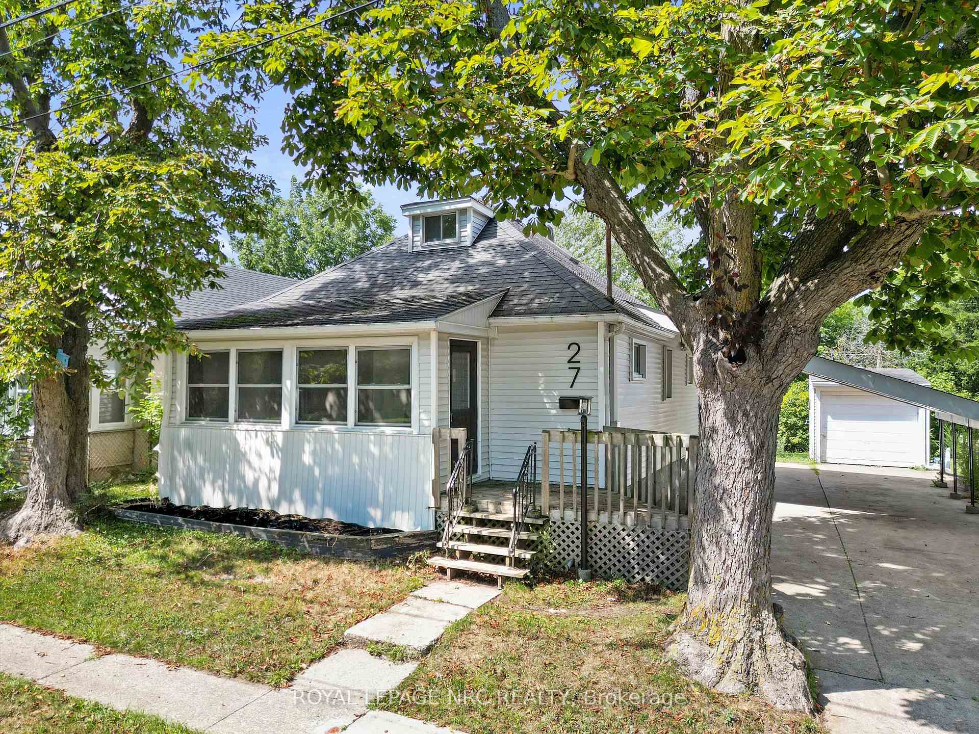 Photo 4 of 27 Maplecrest Avenue, St. Catharines, Burleigh Hill — HOMEH