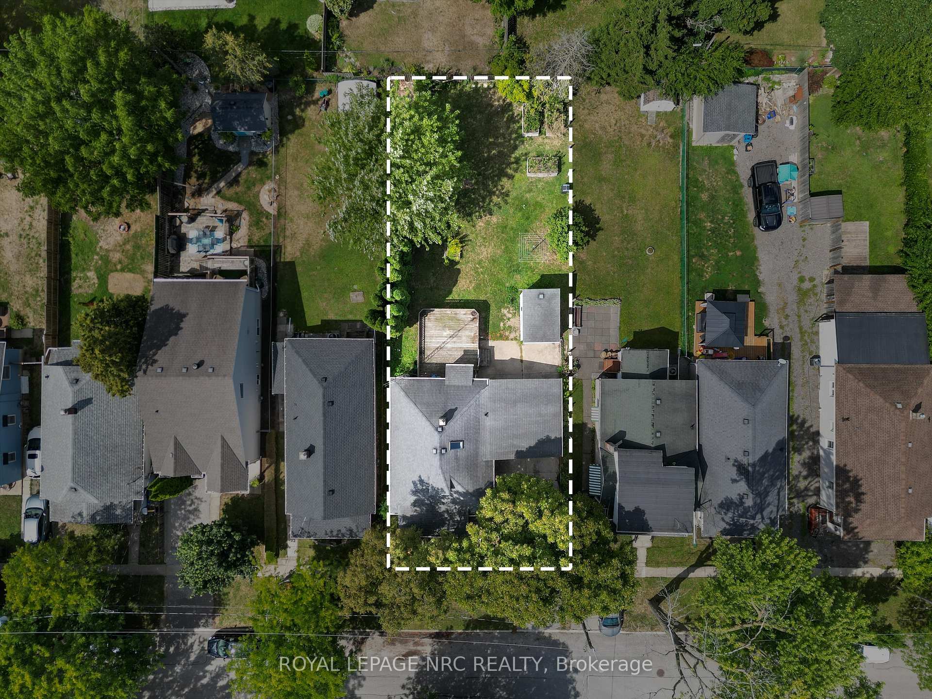 Photo 5 of 27 Maplecrest Avenue, St. Catharines, Burleigh Hill — HOMEH
