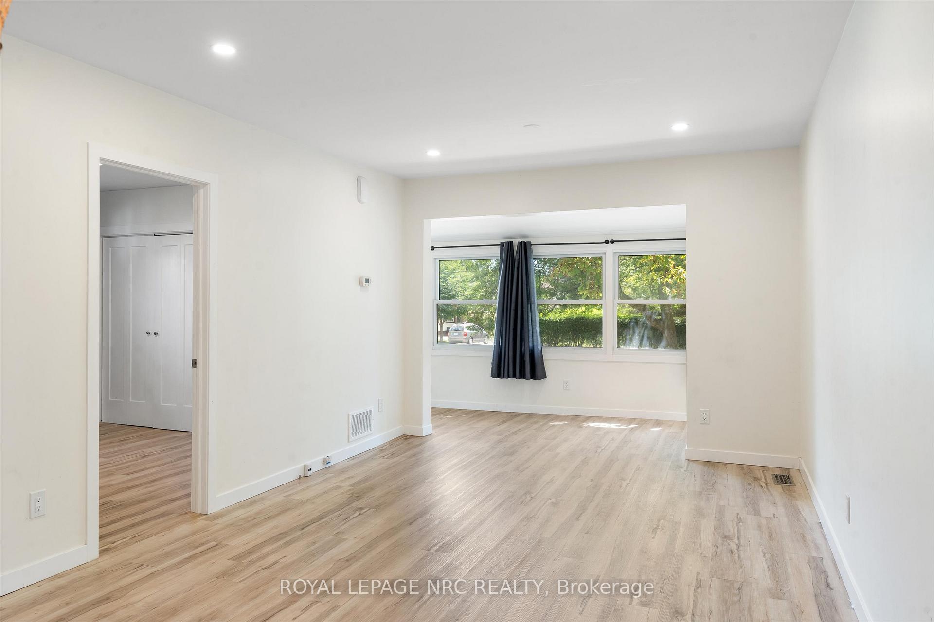 Photo 10 of 27 Maplecrest Avenue, St. Catharines, Burleigh Hill — HOMEH