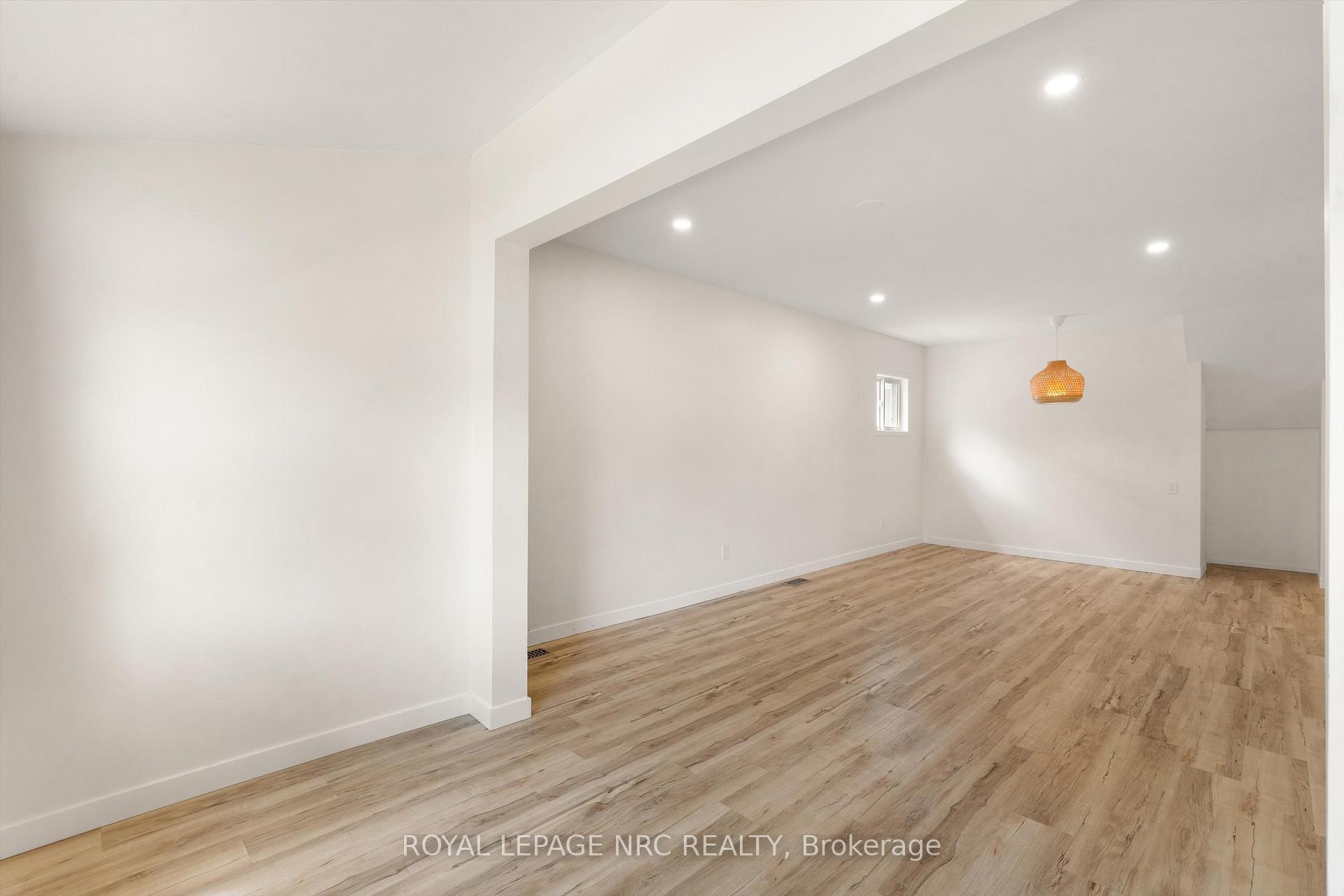 Photo 11 of 27 Maplecrest Avenue, St. Catharines, Burleigh Hill — HOMEH