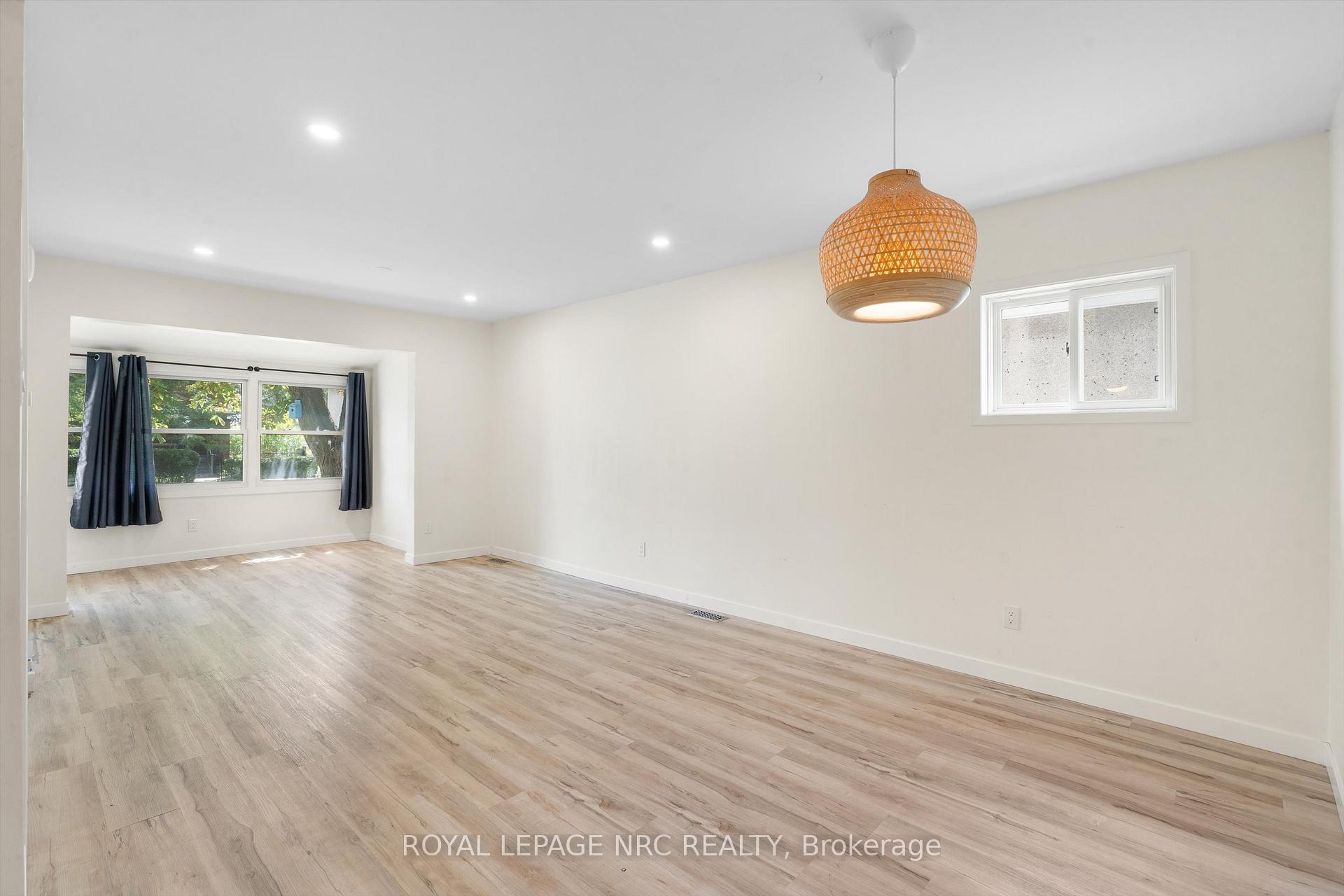 Photo 12 of 27 Maplecrest Avenue, St. Catharines, Burleigh Hill — HOMEH
