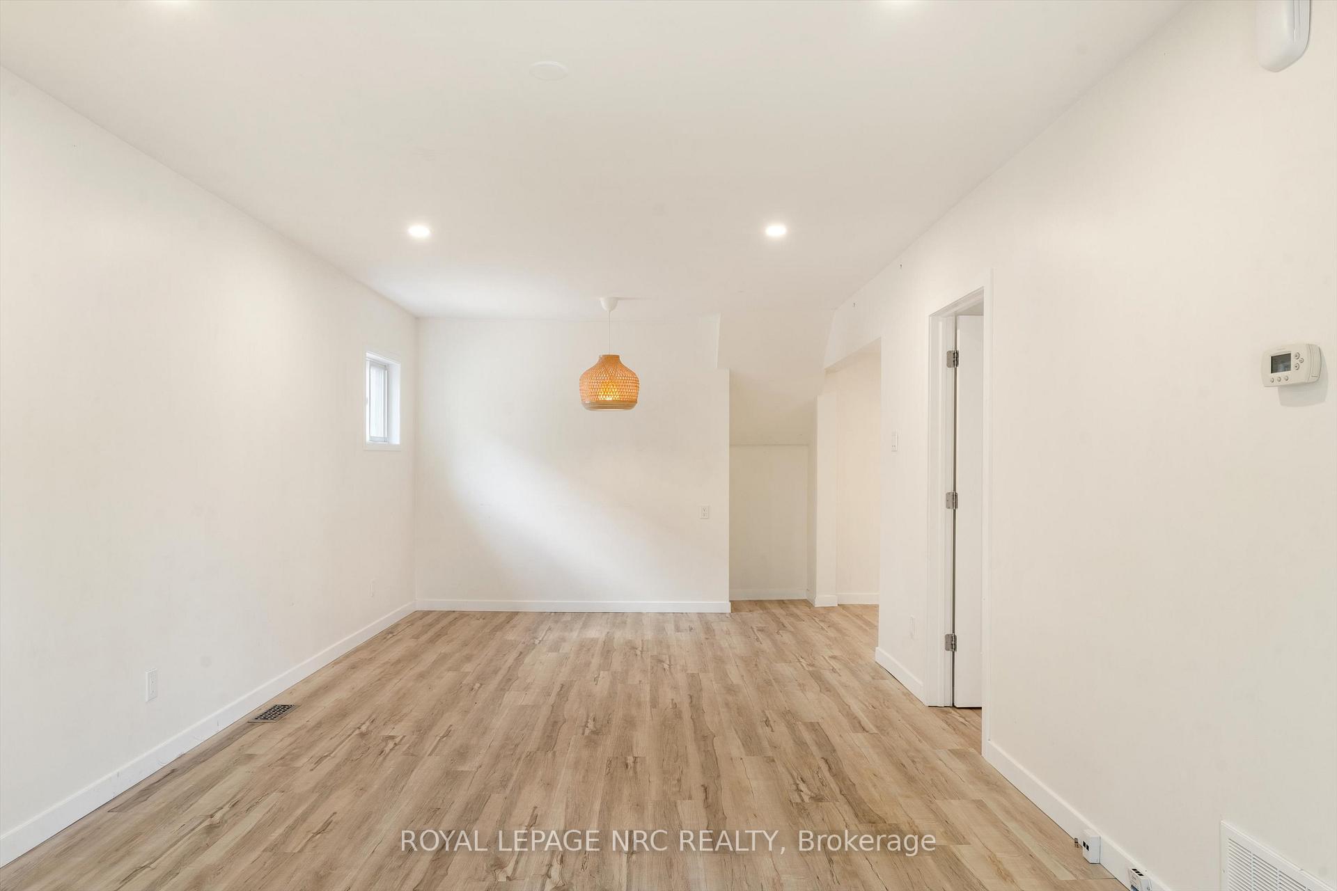 Photo 13 of 27 Maplecrest Avenue, St. Catharines, Burleigh Hill — HOMEH