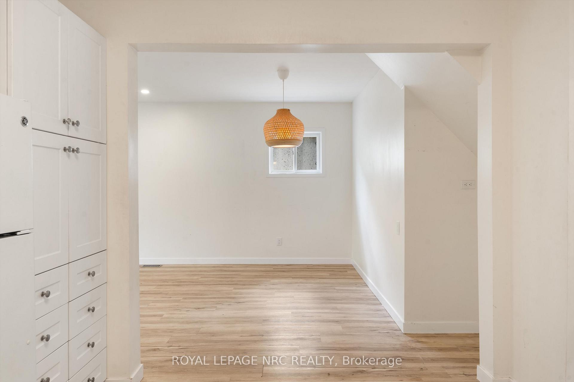 Photo 14 of 27 Maplecrest Avenue, St. Catharines, Burleigh Hill — HOMEH