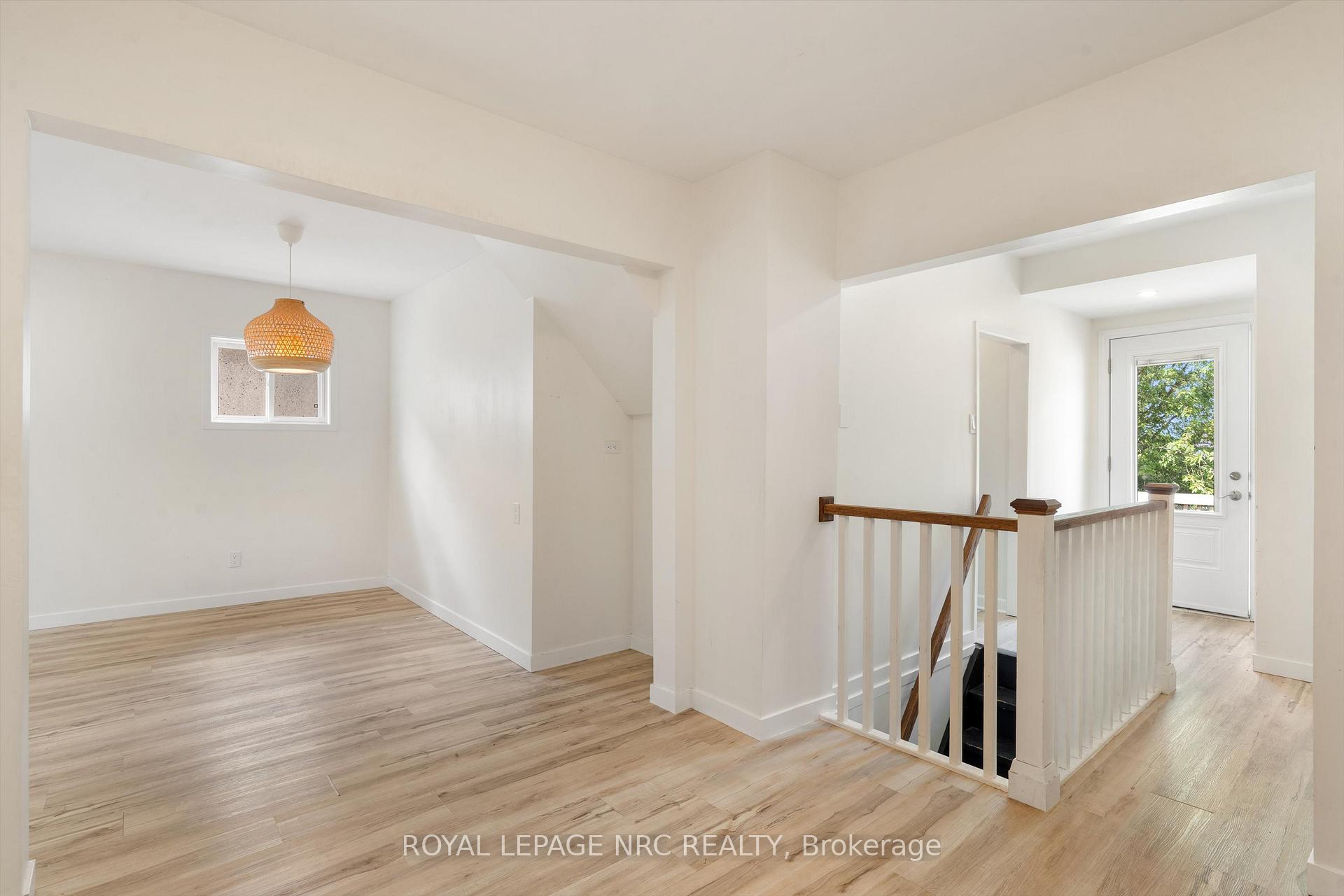 Photo 15 of 27 Maplecrest Avenue, St. Catharines, Burleigh Hill — HOMEH