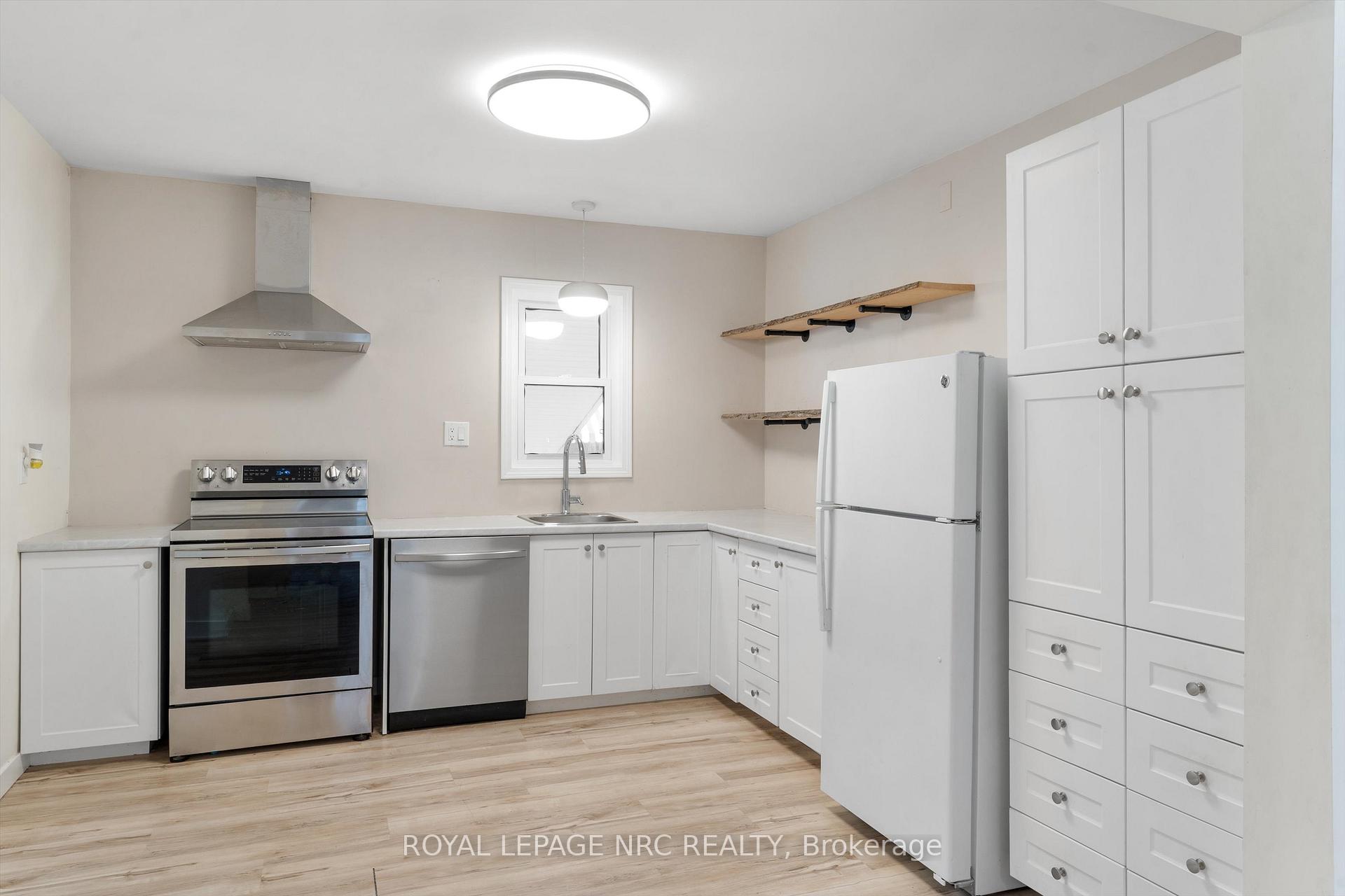Photo 16 of 27 Maplecrest Avenue, St. Catharines, Burleigh Hill — HOMEH