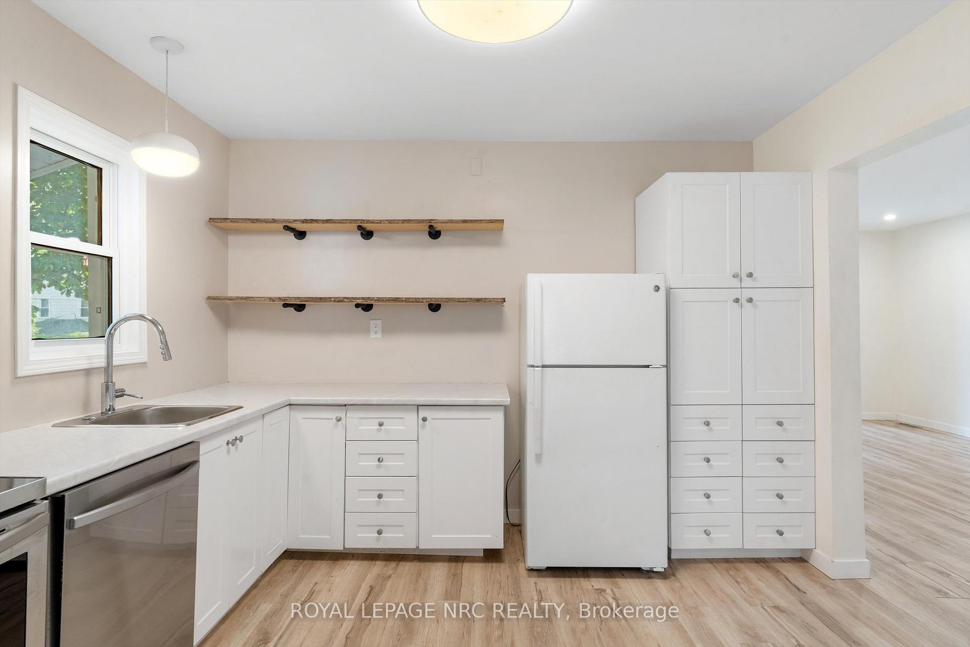 Photo 18 of 27 Maplecrest Avenue, St. Catharines, Burleigh Hill — HOMEH