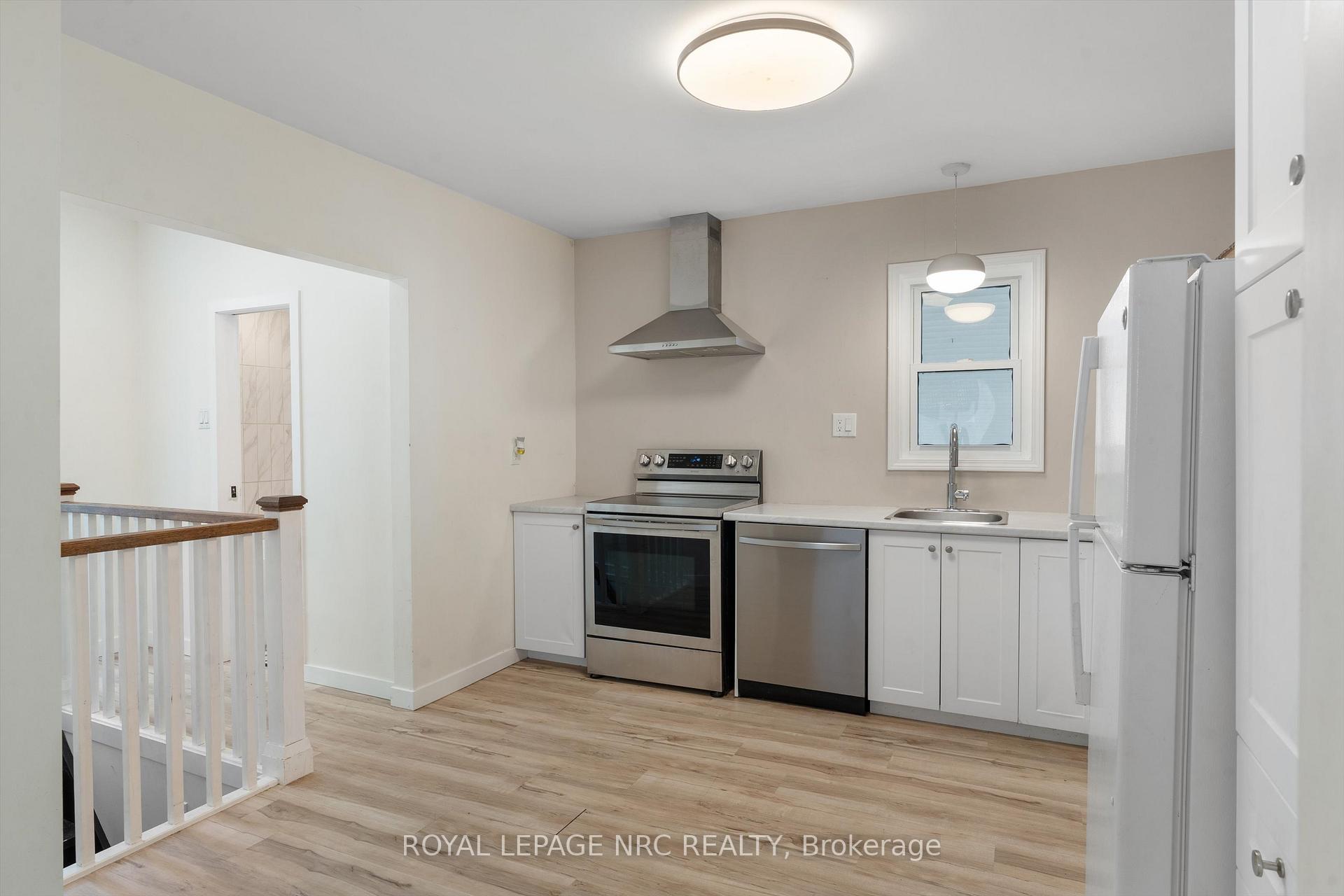 Photo 19 of 27 Maplecrest Avenue, St. Catharines, Burleigh Hill — HOMEH