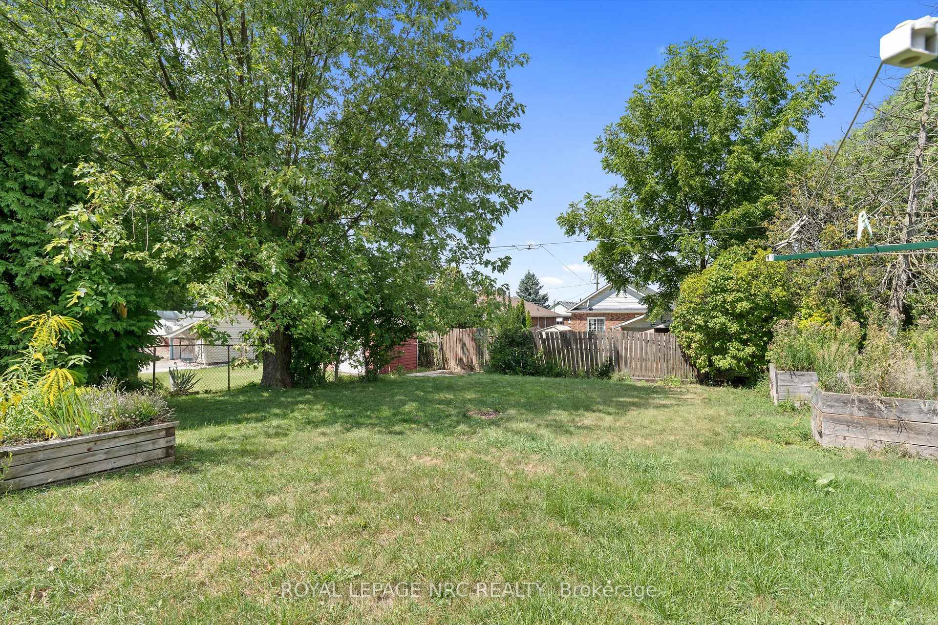 Photo 38 of 27 Maplecrest Avenue, St. Catharines, Burleigh Hill — HOMEH
