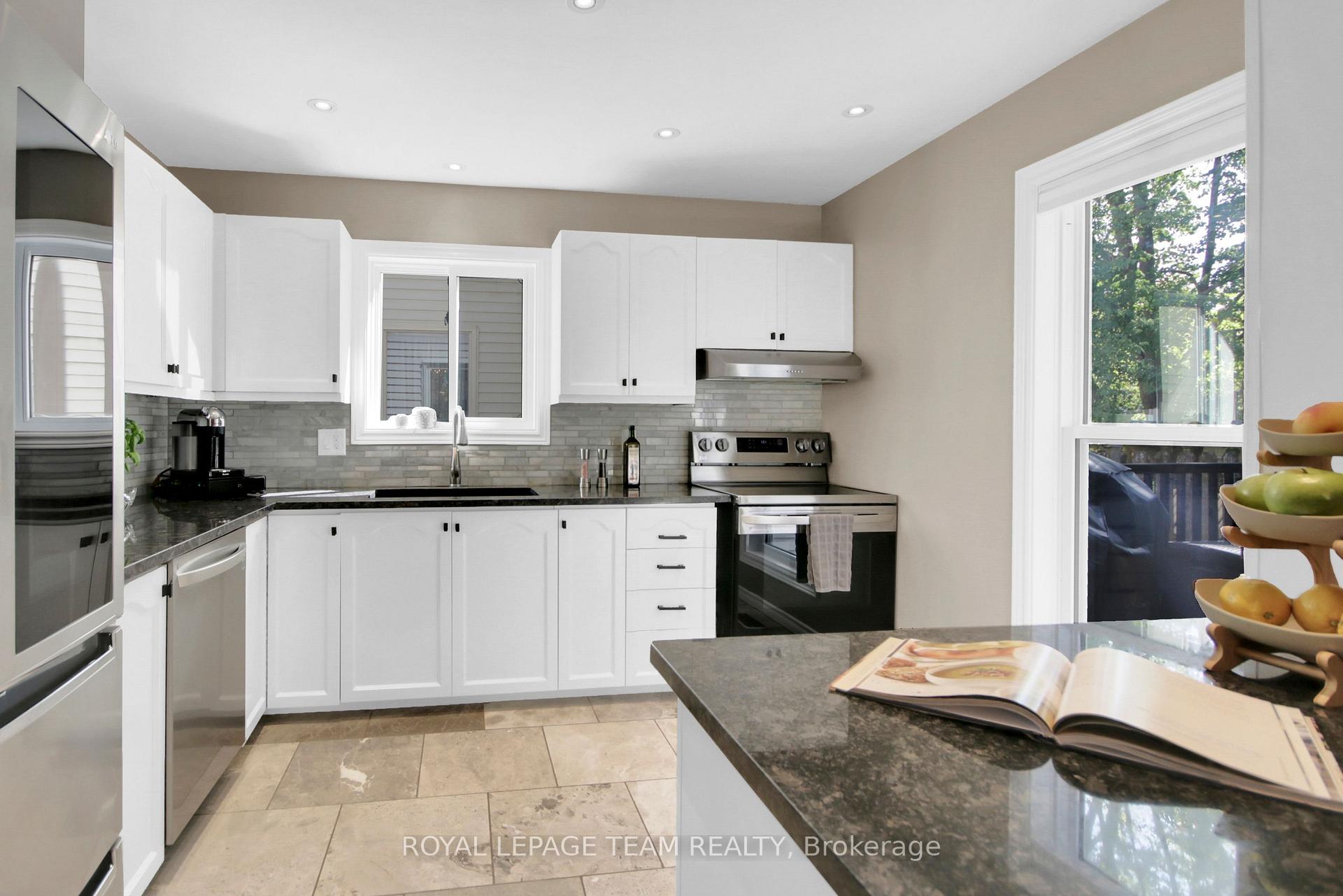 Photo 4 of 18 Victor Street, Ottawa, Stittsville (Central) — HOMEH