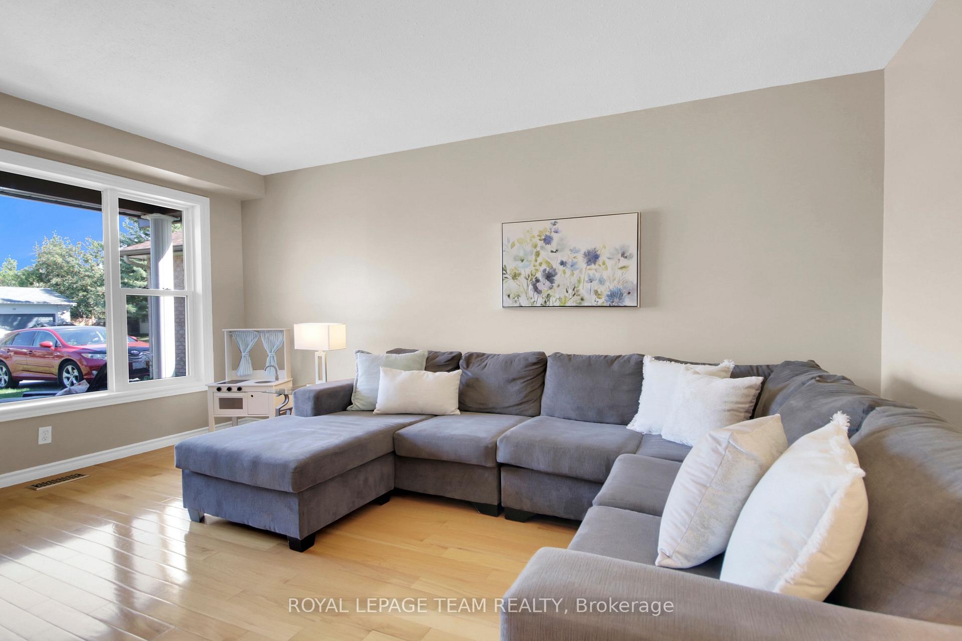 Photo 10 of 18 Victor Street, Ottawa, Stittsville (Central) — HOMEH