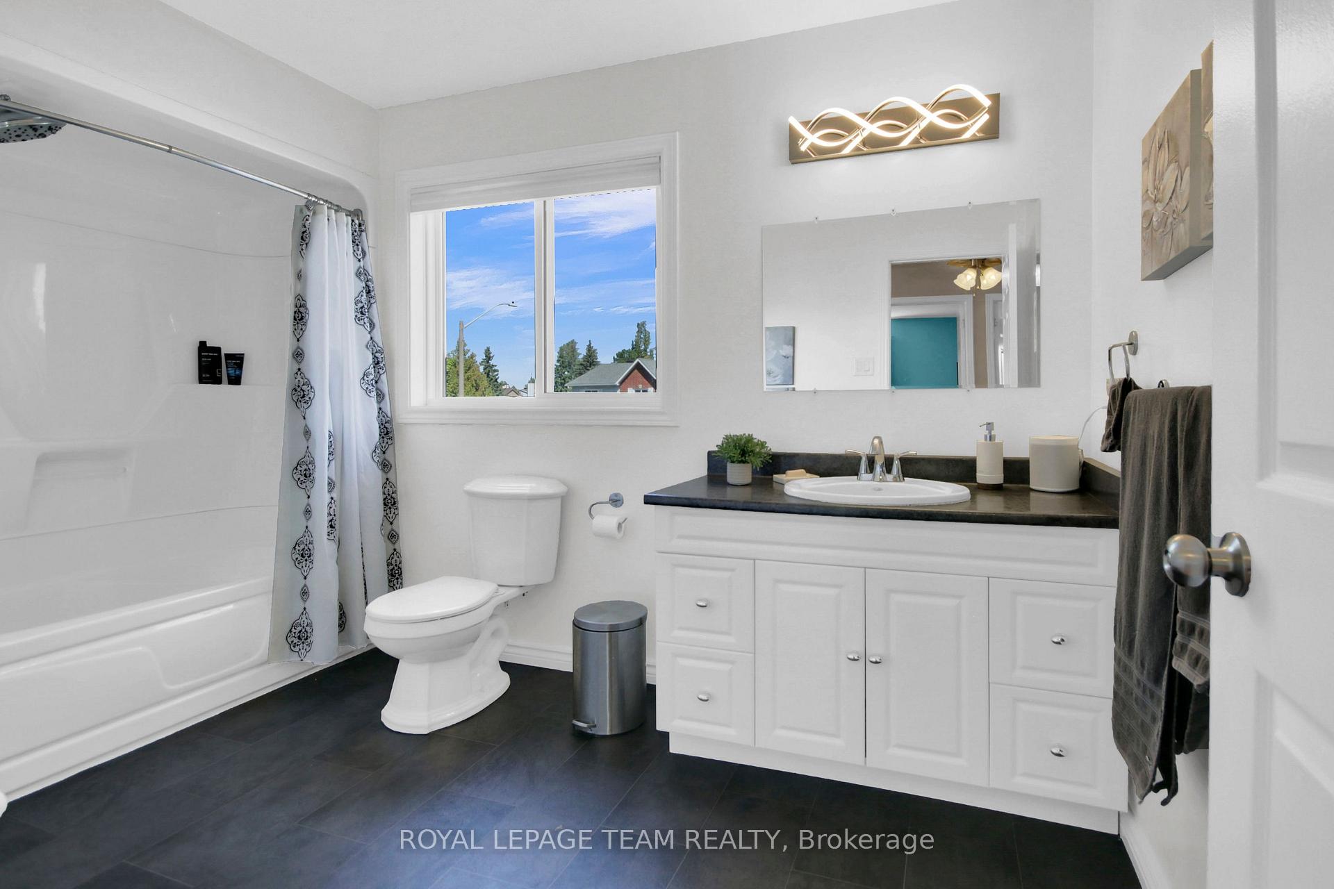 Photo 27 of 18 Victor Street, Ottawa, Stittsville (Central) — HOMEH