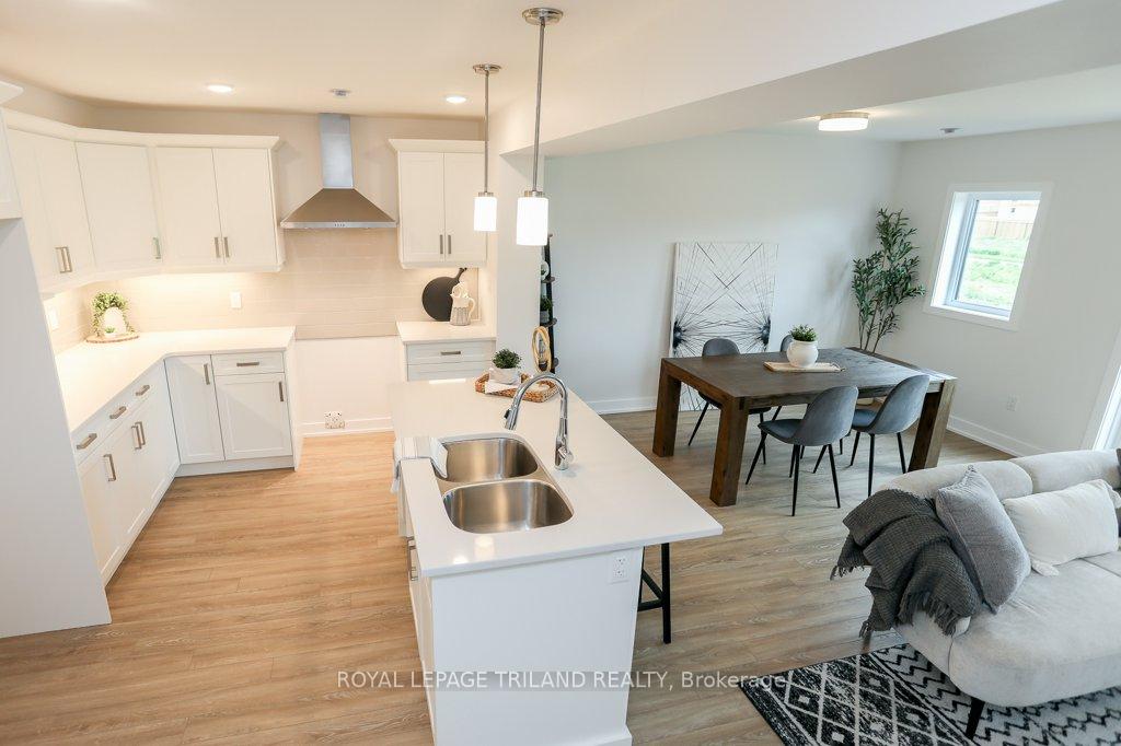 Photo 42 of 91 Empire Parkway, St. Thomas — HOMEH