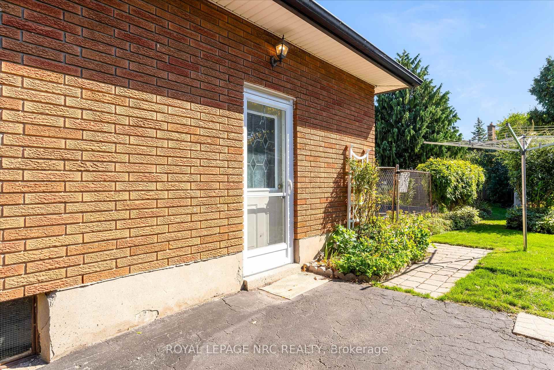 Photo 4 of 59 Croydon Drive, St. Catharines, Lakeshore — HOMEH