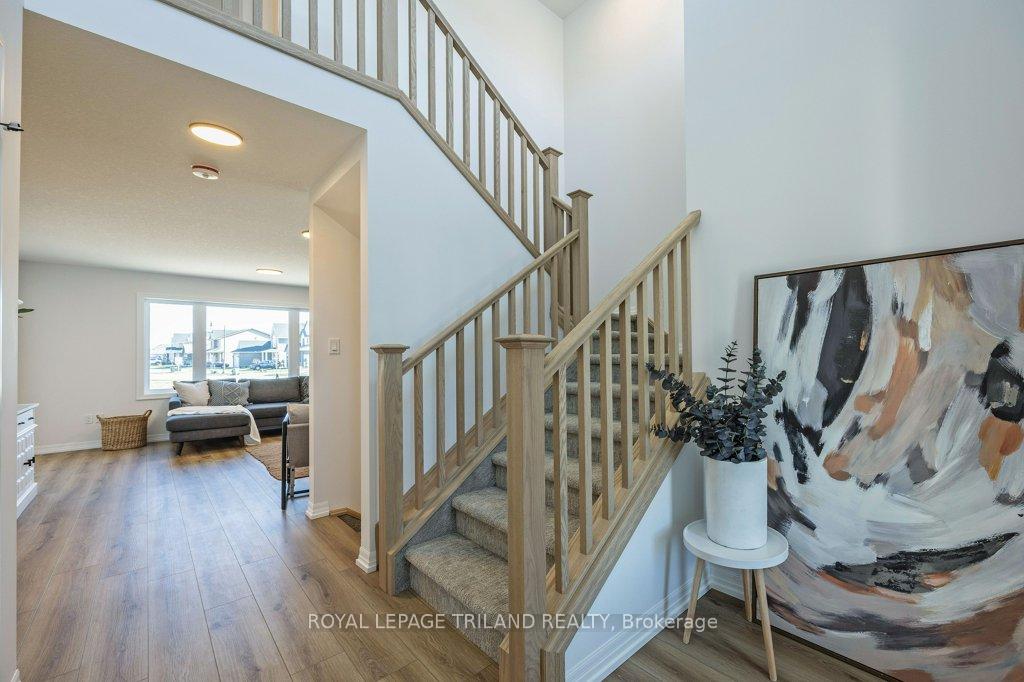 Photo 3 of 133 Empire Parkway, St. Thomas — HOMEH