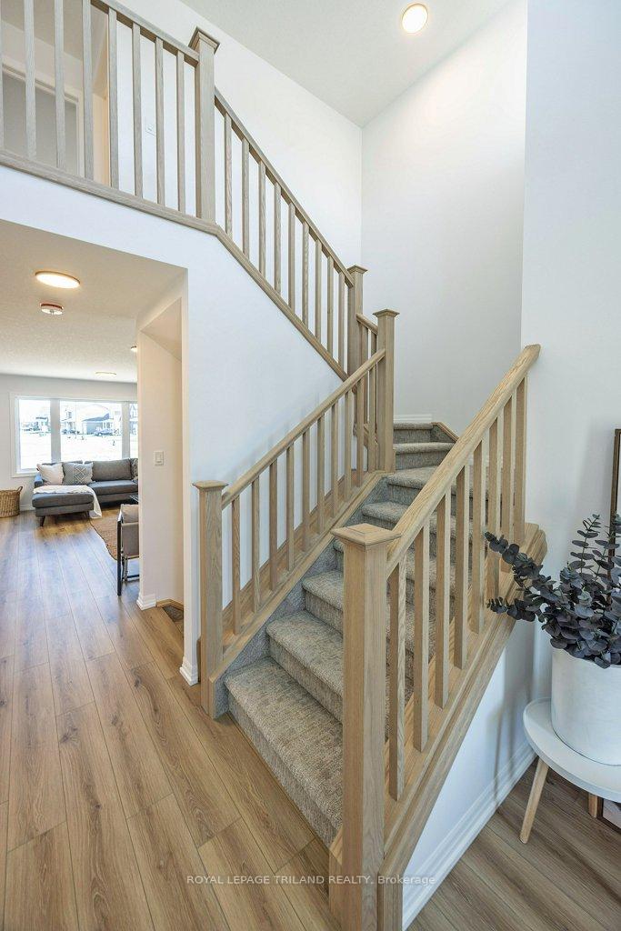 Photo 4 of 133 Empire Parkway, St. Thomas — HOMEH