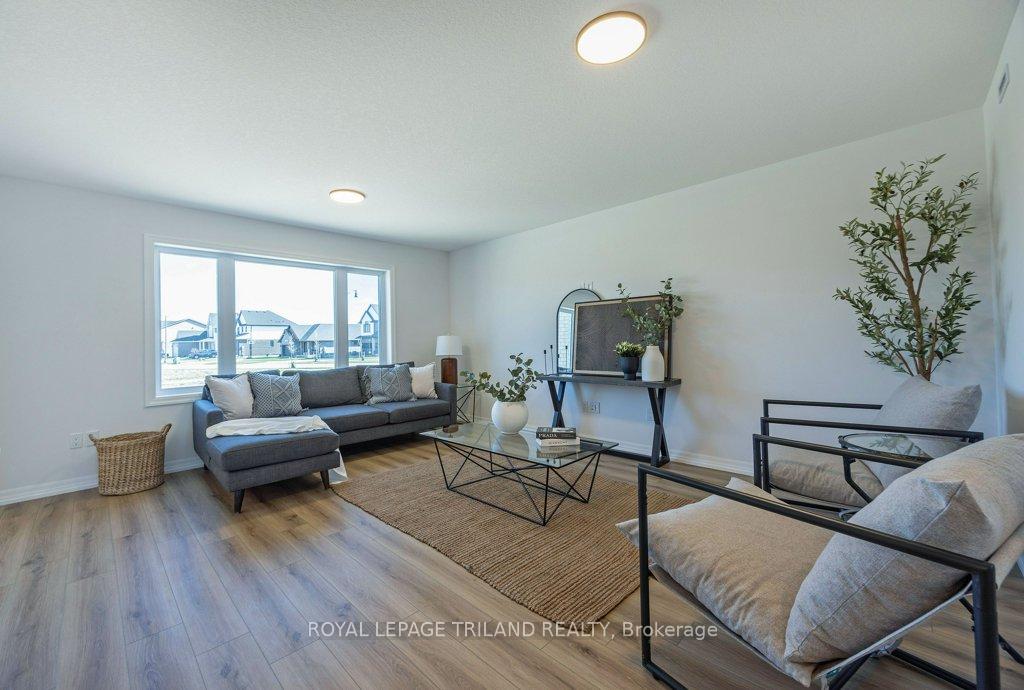 Photo 7 of 133 Empire Parkway, St. Thomas — HOMEH