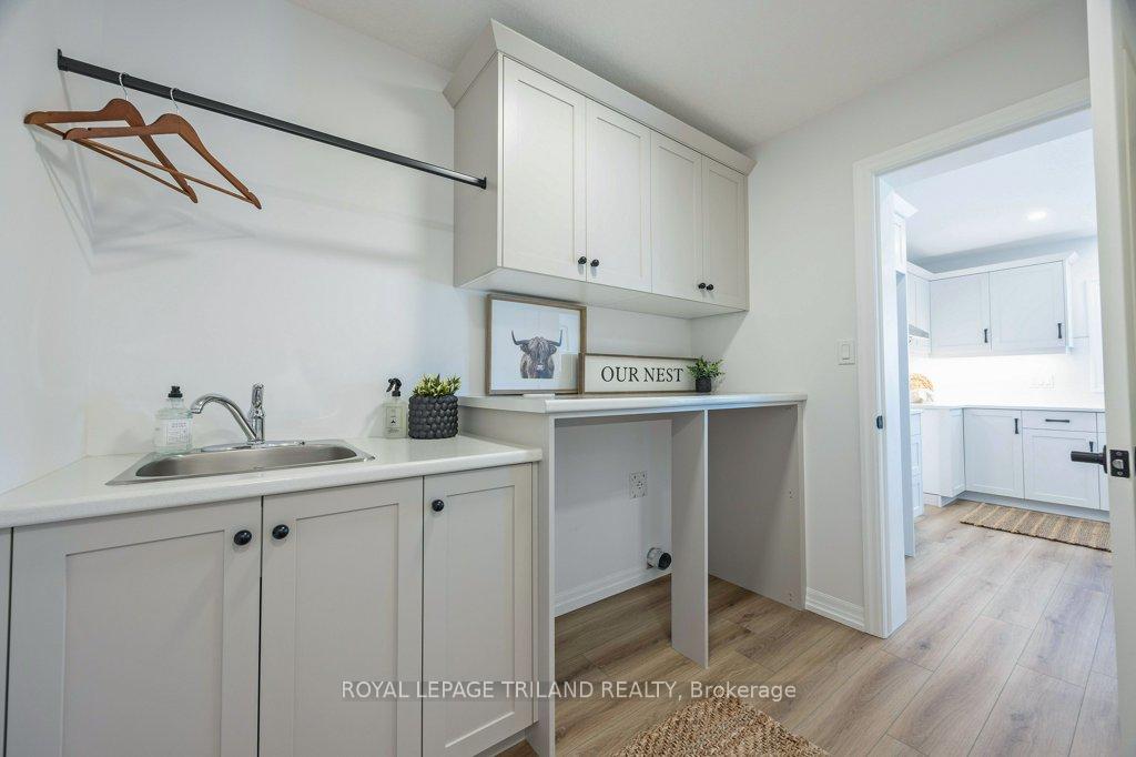Photo 10 of 133 Empire Parkway, St. Thomas — HOMEH