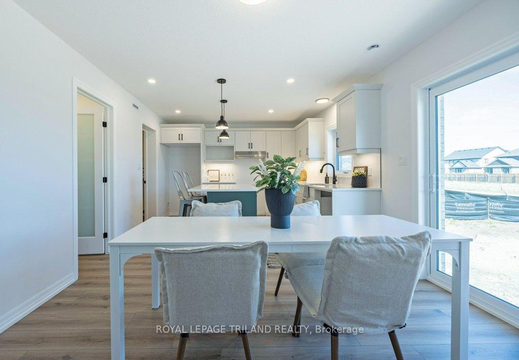 Photo 13 of 133 Empire Parkway, St. Thomas — HOMEH