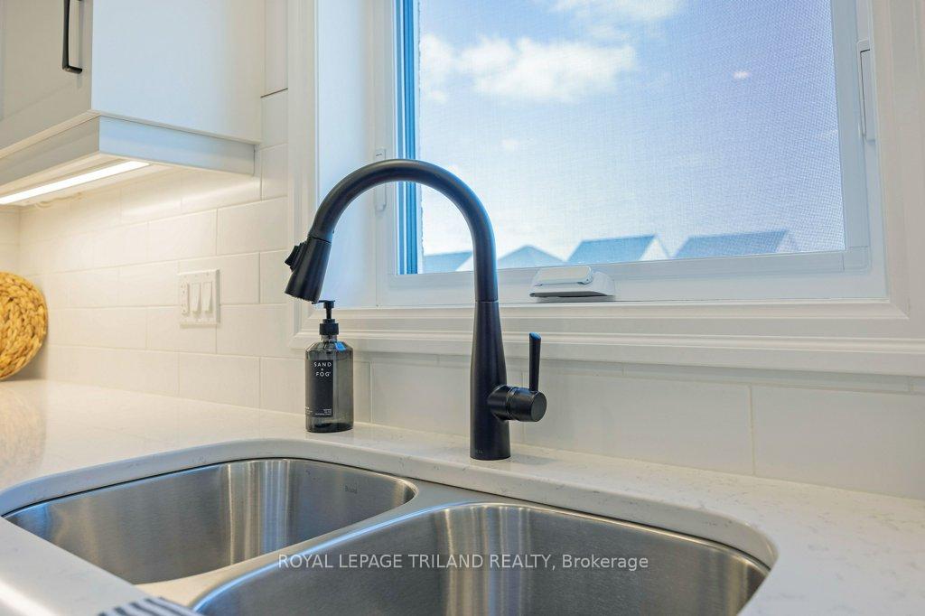 Photo 16 of 133 Empire Parkway, St. Thomas — HOMEH