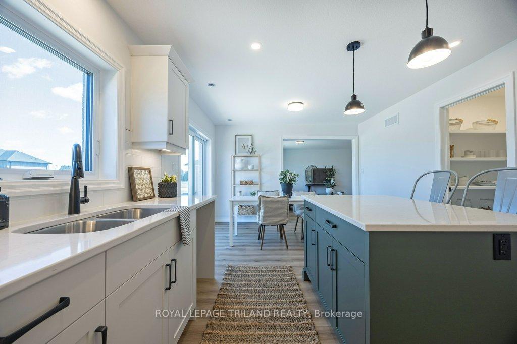 Photo 18 of 133 Empire Parkway, St. Thomas — HOMEH