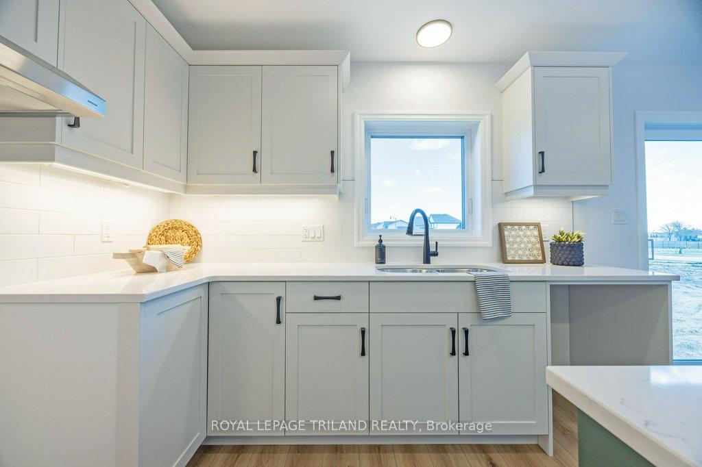 Photo 23 of 133 Empire Parkway, St. Thomas — HOMEH