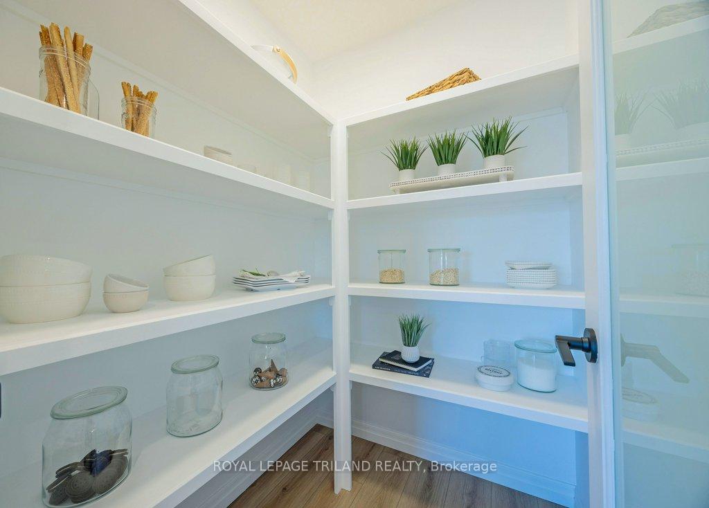 Photo 25 of 133 Empire Parkway, St. Thomas — HOMEH