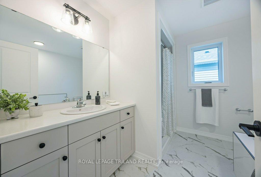 Photo 31 of 133 Empire Parkway, St. Thomas — HOMEH