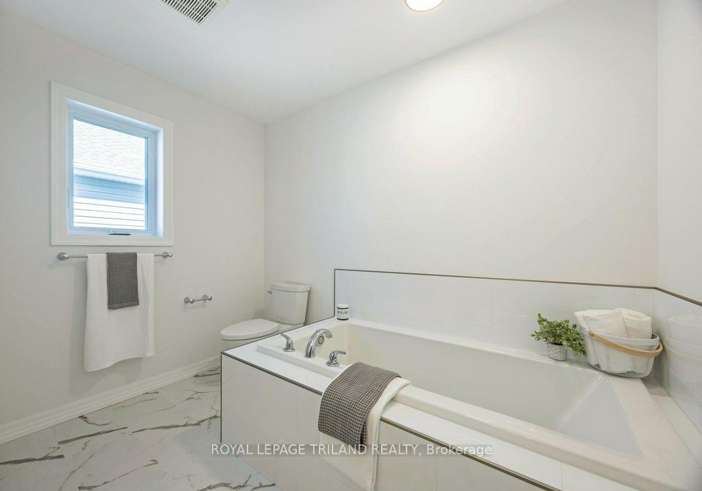 Photo 32 of 133 Empire Parkway, St. Thomas — HOMEH