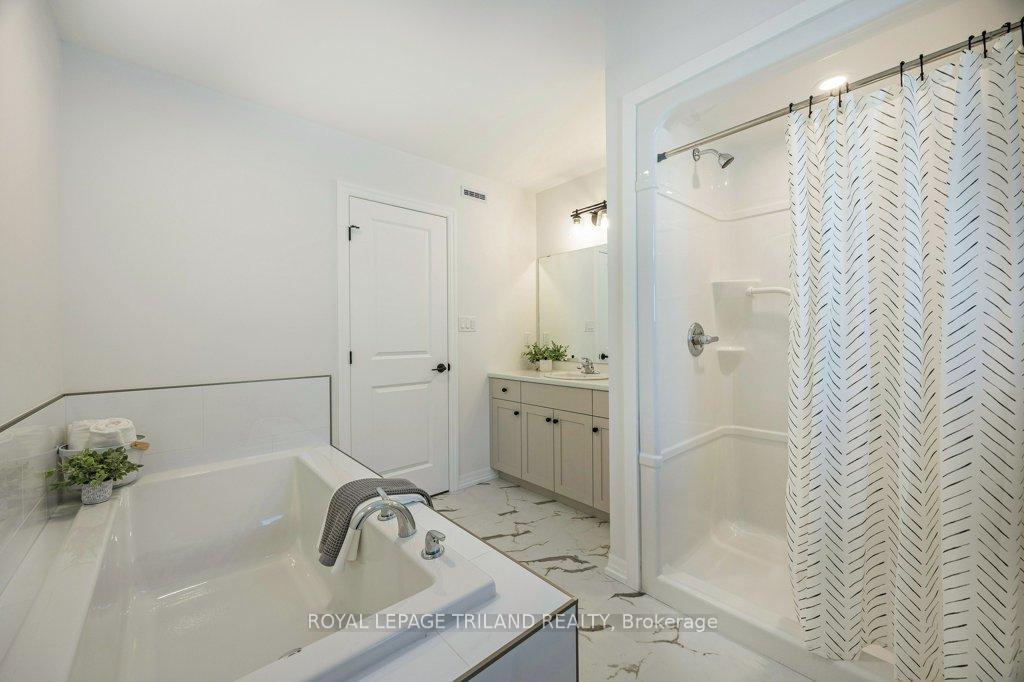Photo 33 of 133 Empire Parkway, St. Thomas — HOMEH