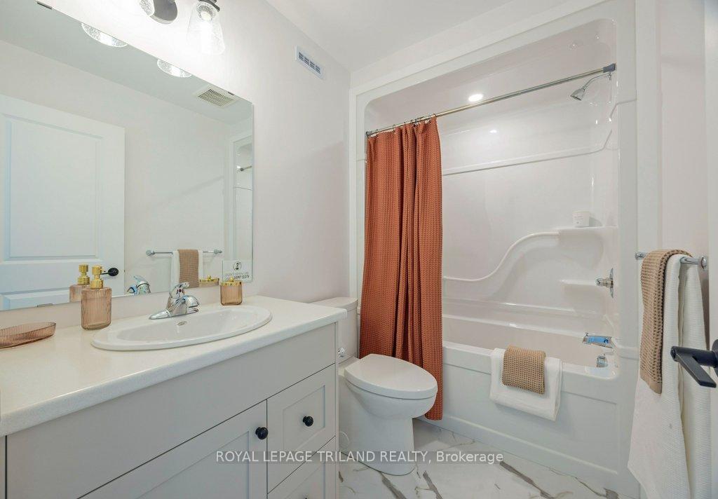 Photo 38 of 133 Empire Parkway, St. Thomas — HOMEH
