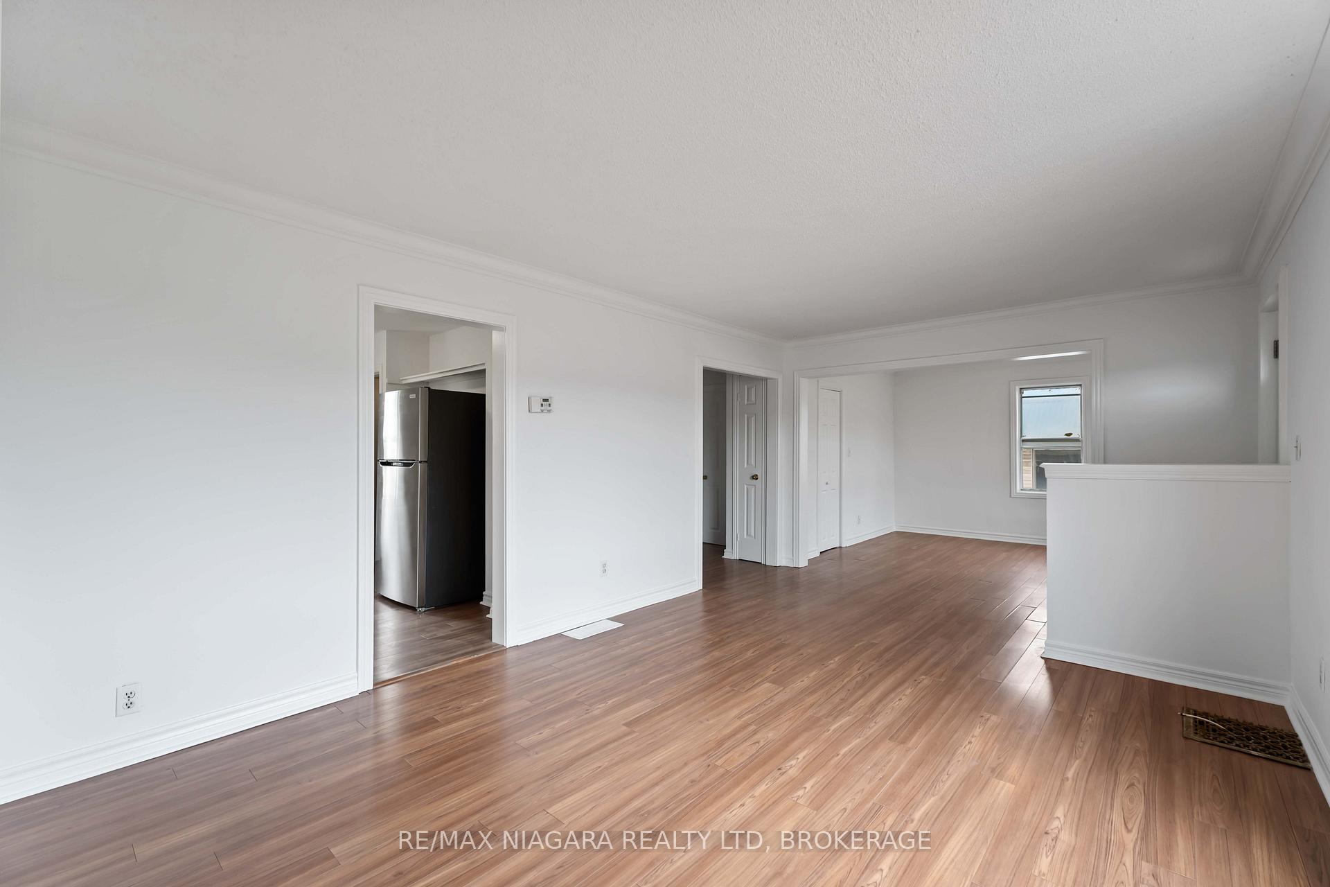 Photo 4 of 21 Maywood Avenue, St. Catharines, Haig — HOMEH