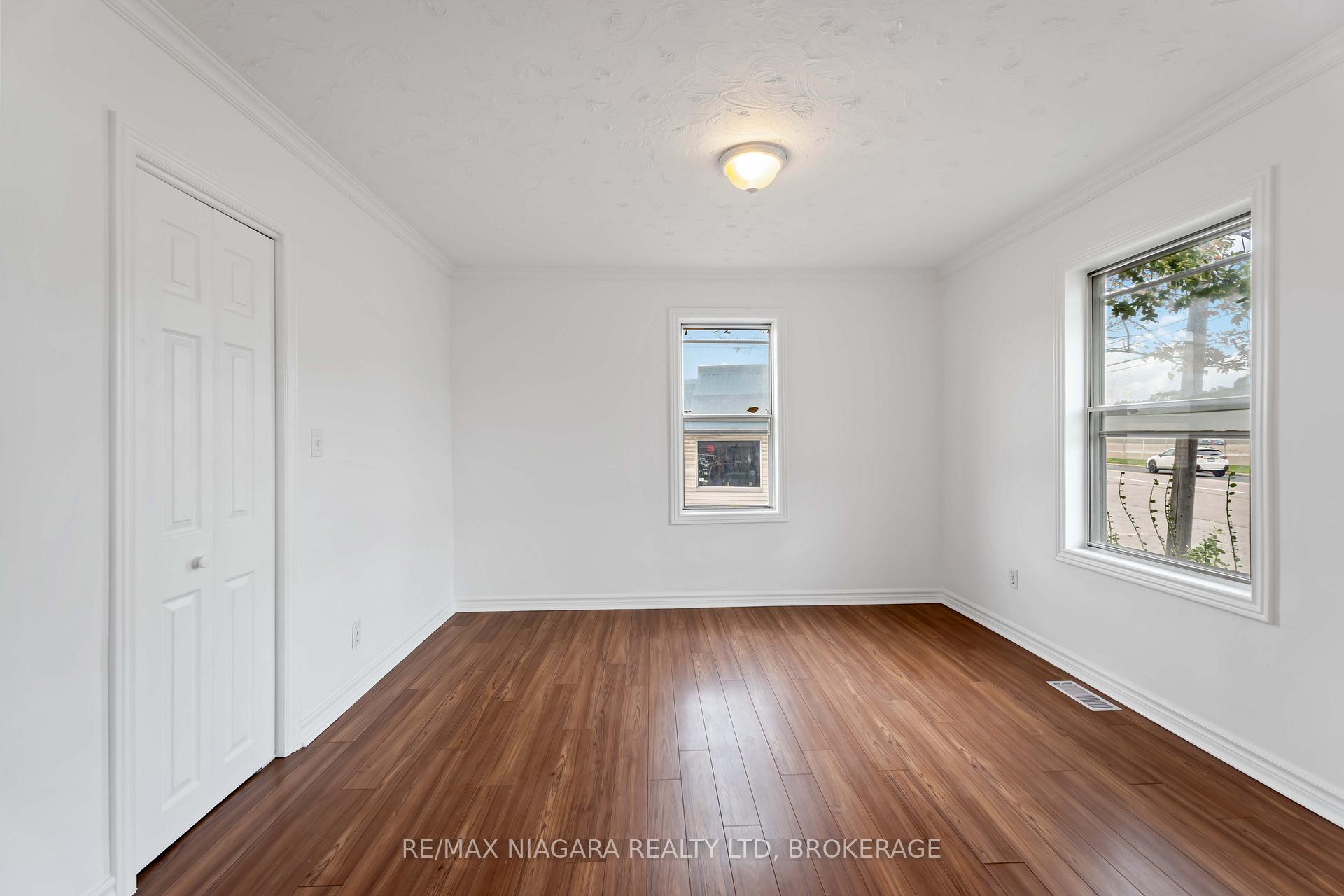 Photo 7 of 21 Maywood Avenue, St. Catharines, Haig — HOMEH
