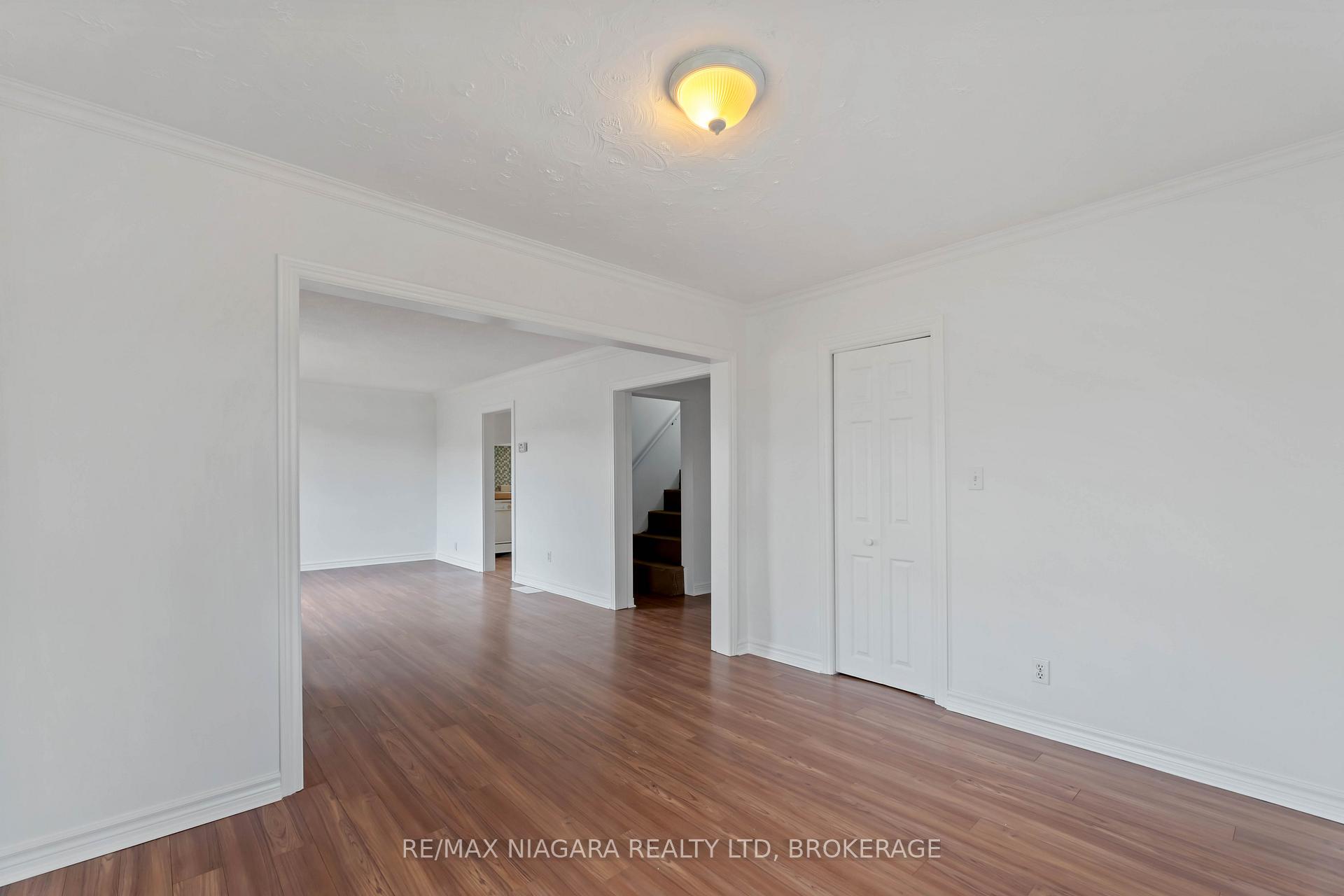 Photo 10 of 21 Maywood Avenue, St. Catharines, Haig — HOMEH