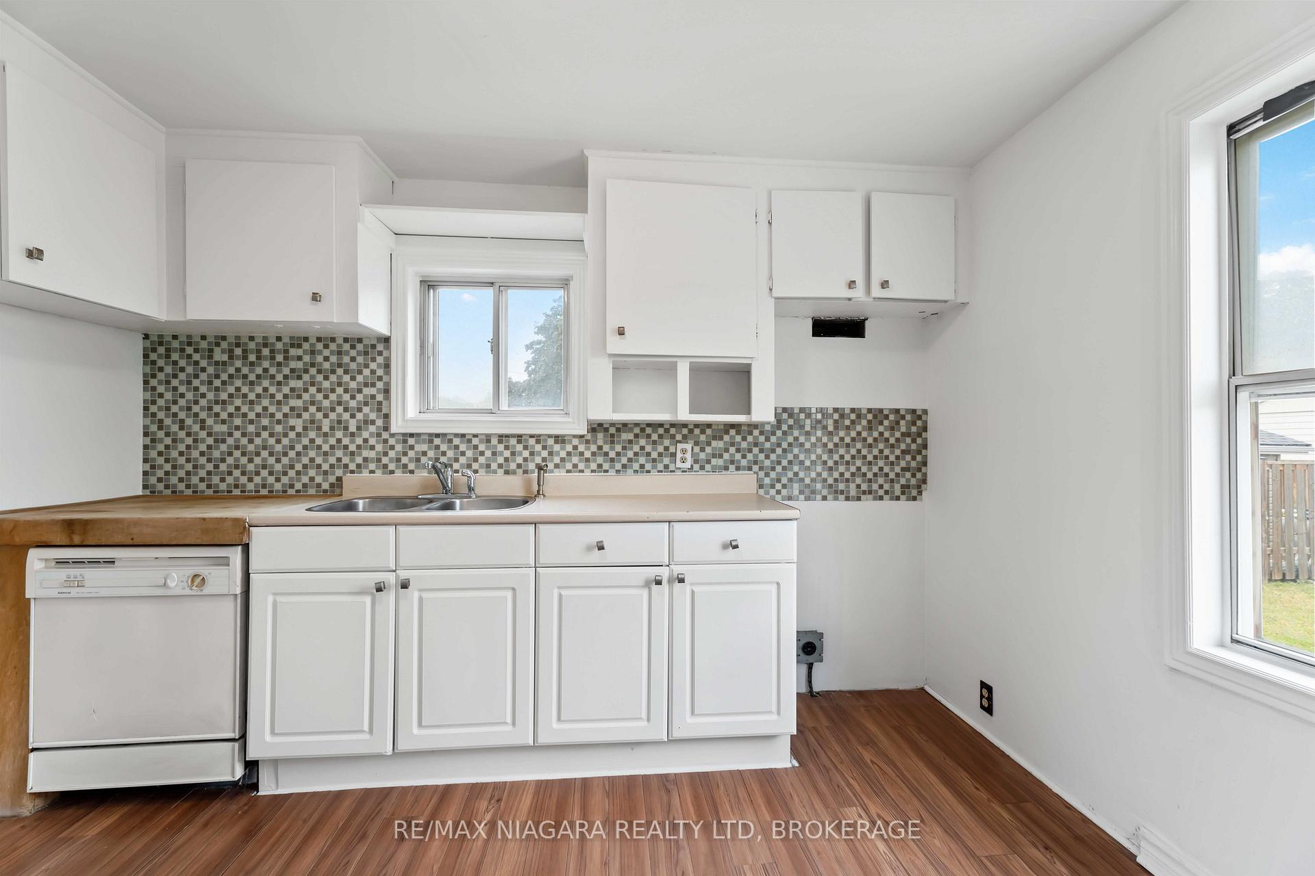 Photo 12 of 21 Maywood Avenue, St. Catharines, Haig — HOMEH