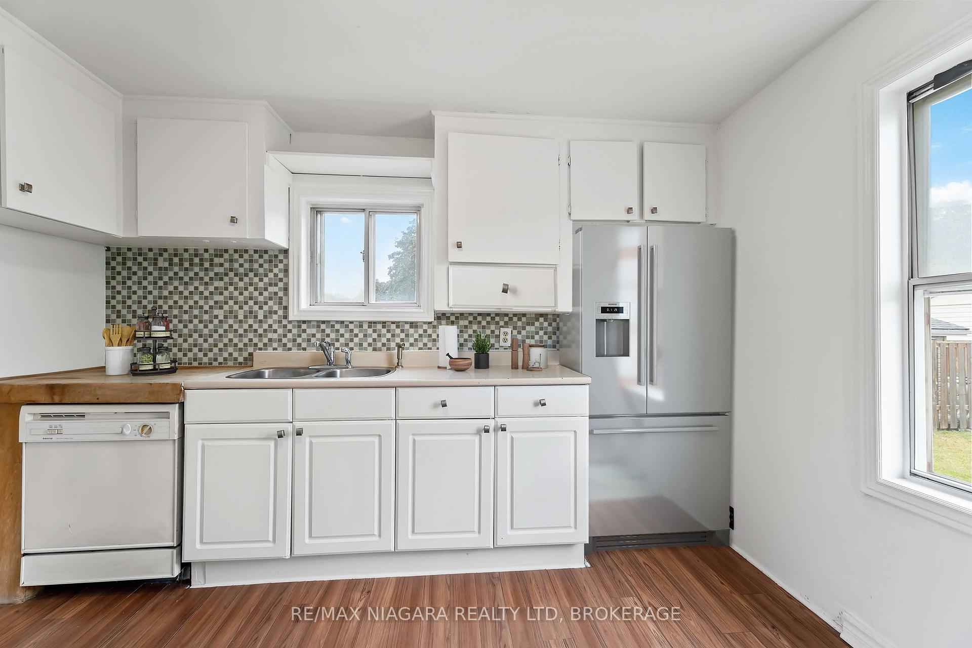 Photo 13 of 21 Maywood Avenue, St. Catharines, Haig — HOMEH