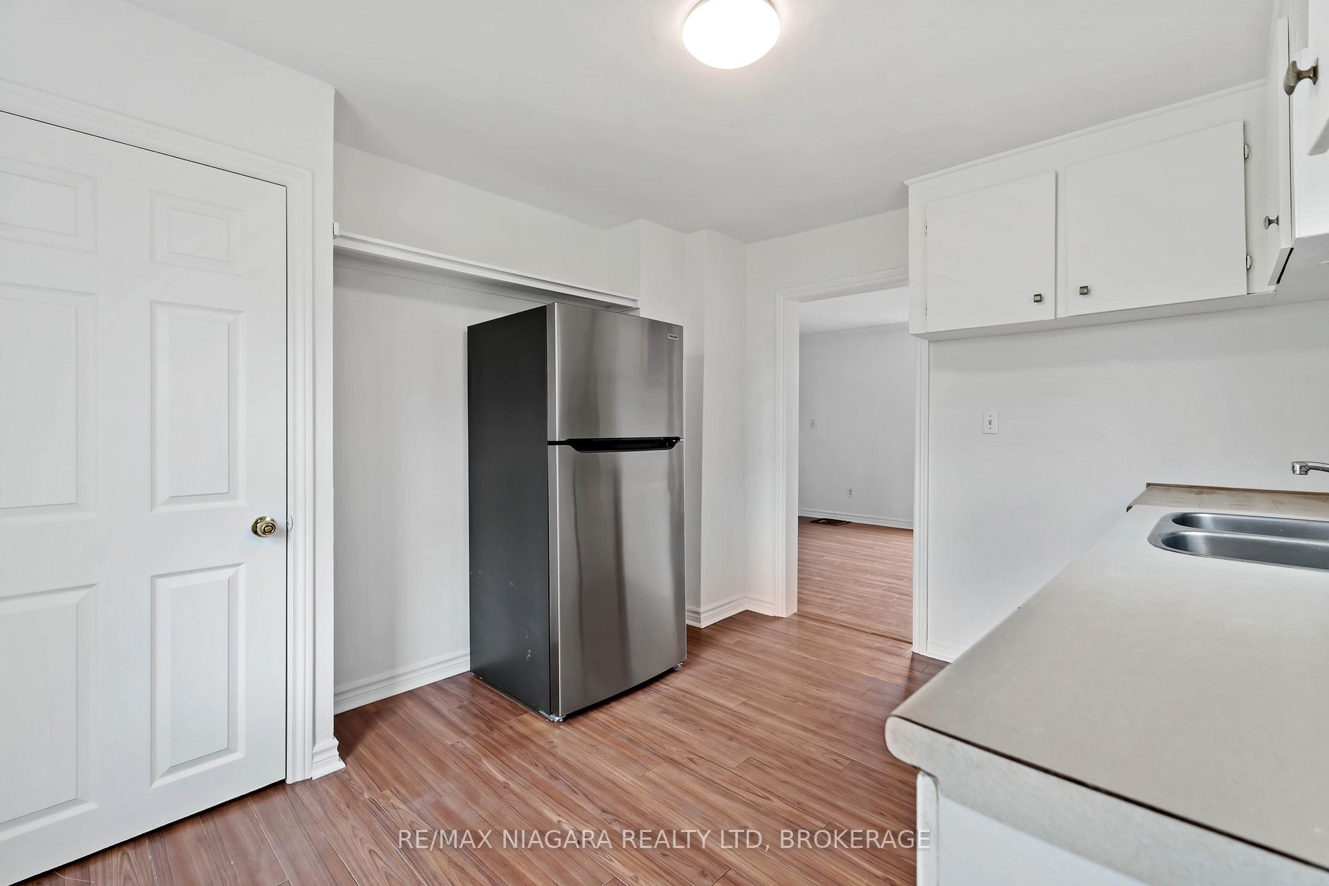 Photo 14 of 21 Maywood Avenue, St. Catharines, Haig — HOMEH