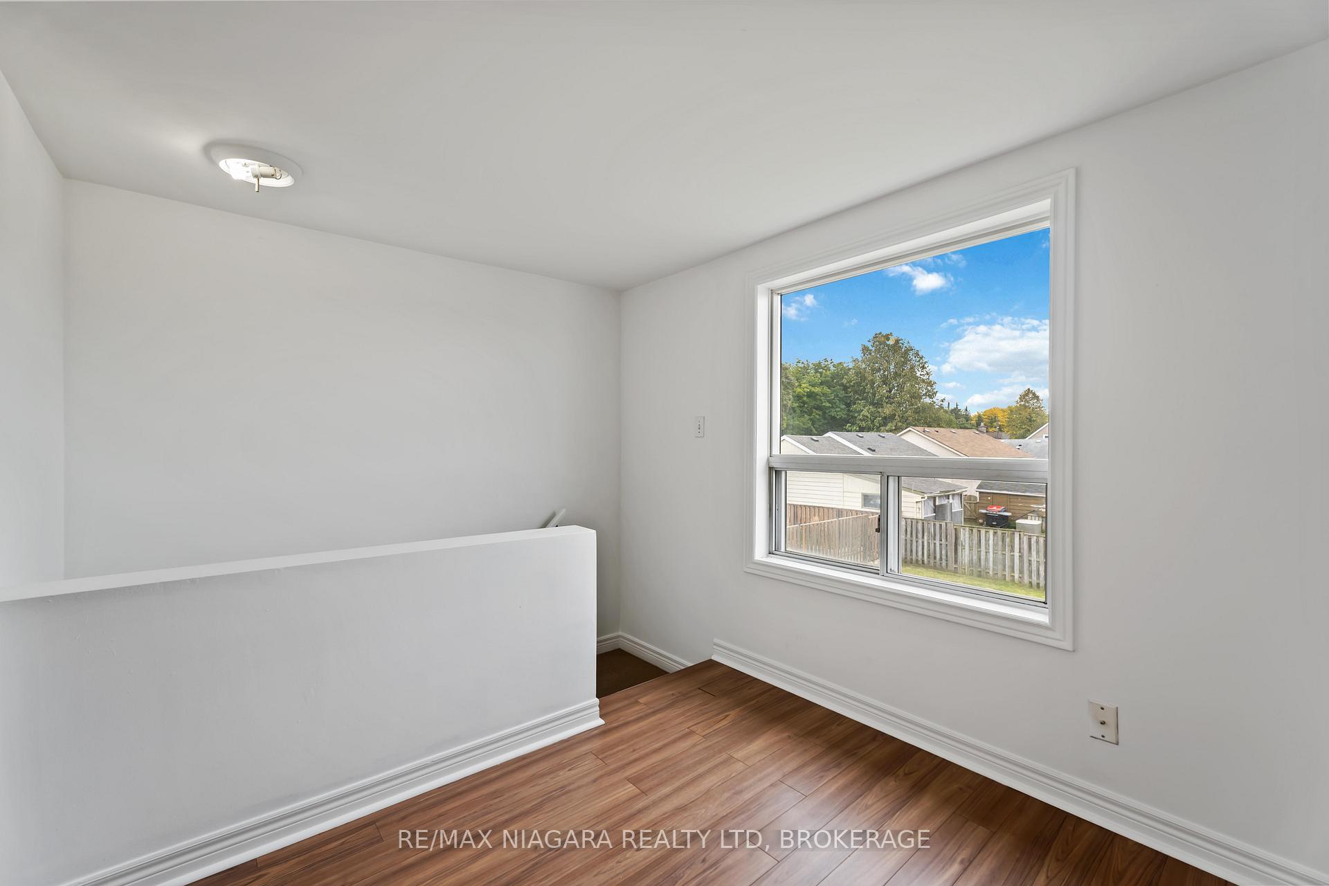 Photo 15 of 21 Maywood Avenue, St. Catharines, Haig — HOMEH