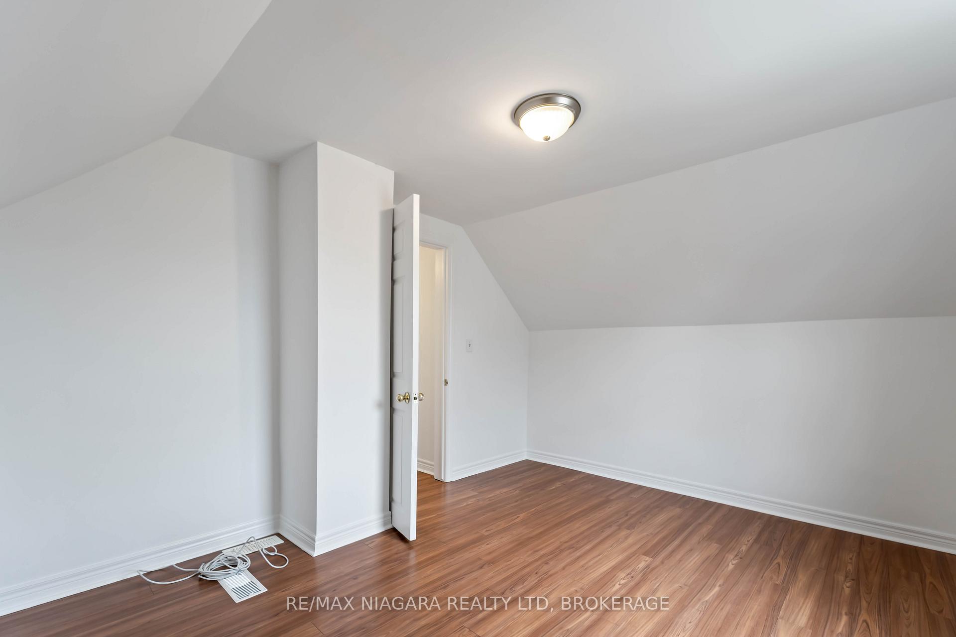 Photo 19 of 21 Maywood Avenue, St. Catharines, Haig — HOMEH