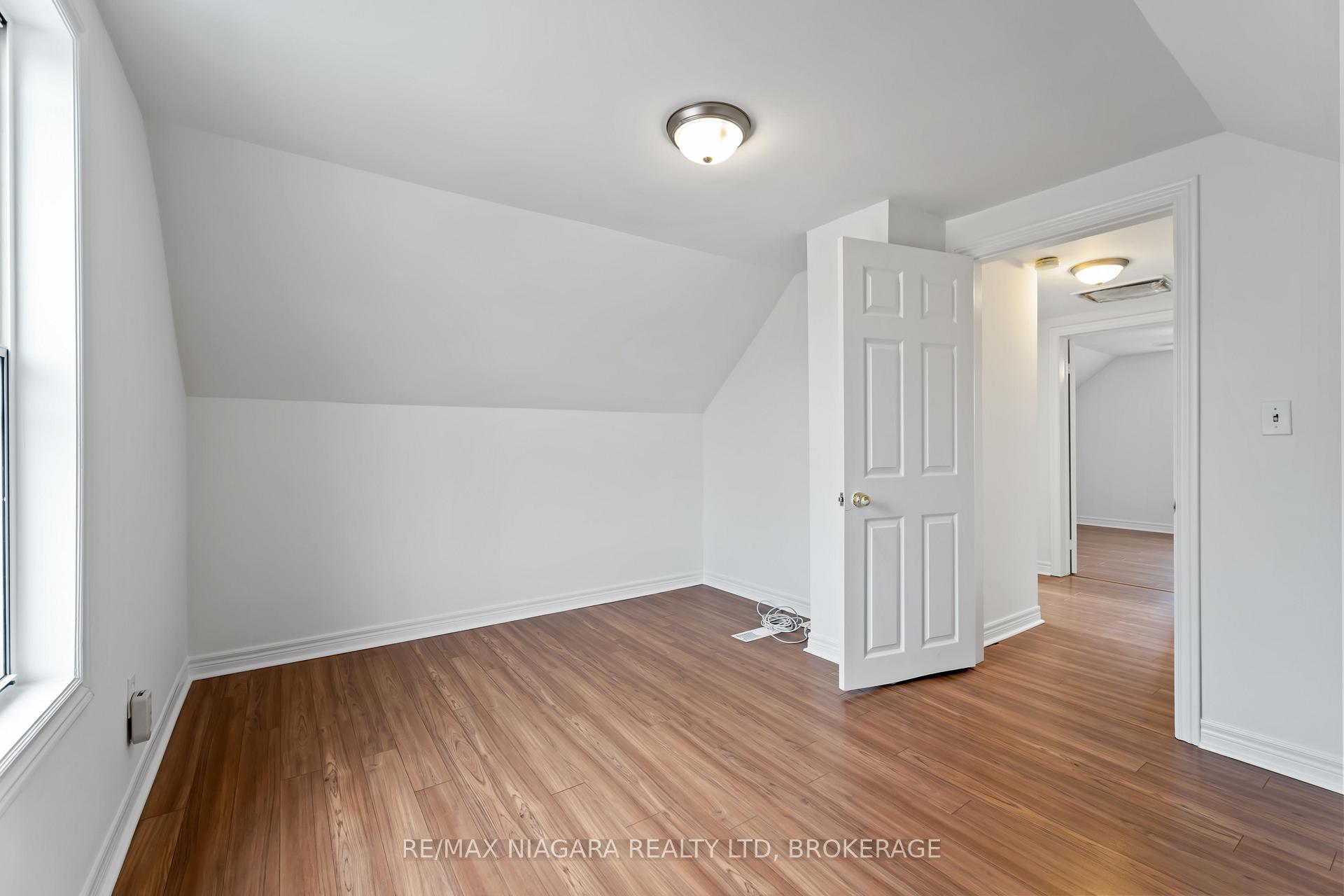 Photo 20 of 21 Maywood Avenue, St. Catharines, Haig — HOMEH