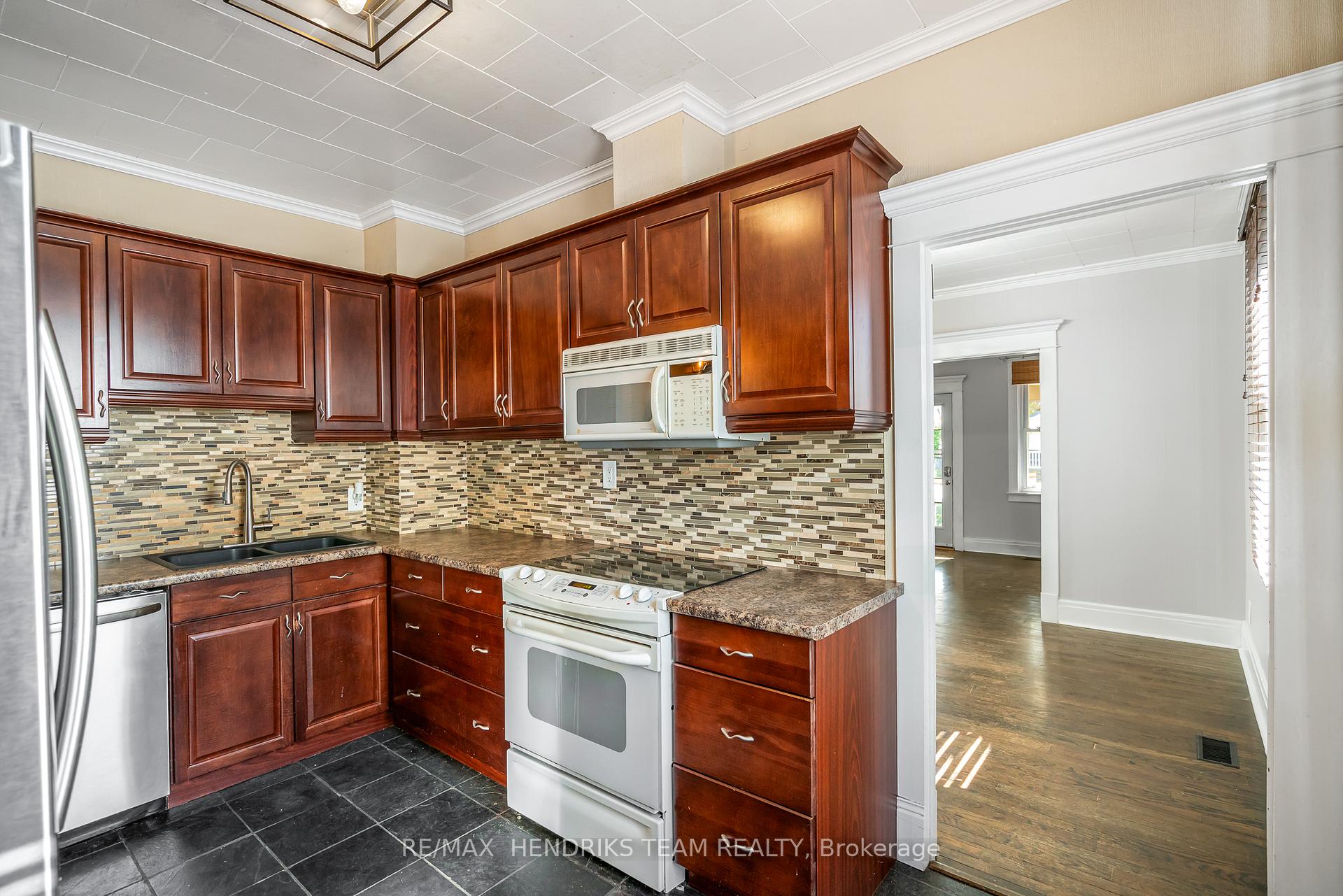 Photo 11 of 4 Ravine Road, St. Catharines, Oakdale — HOMEH