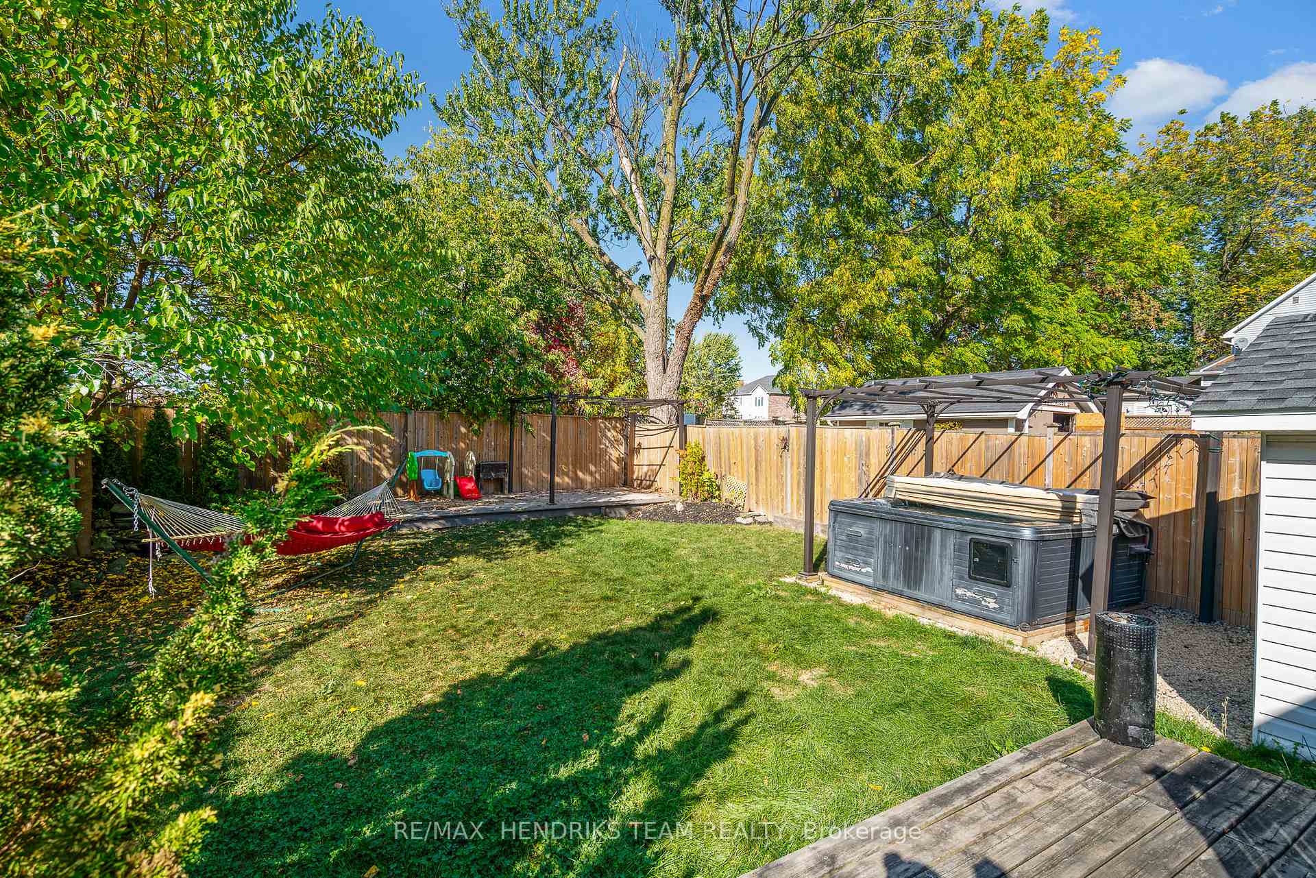Photo 24 of 4 Ravine Road, St. Catharines, Oakdale — HOMEH