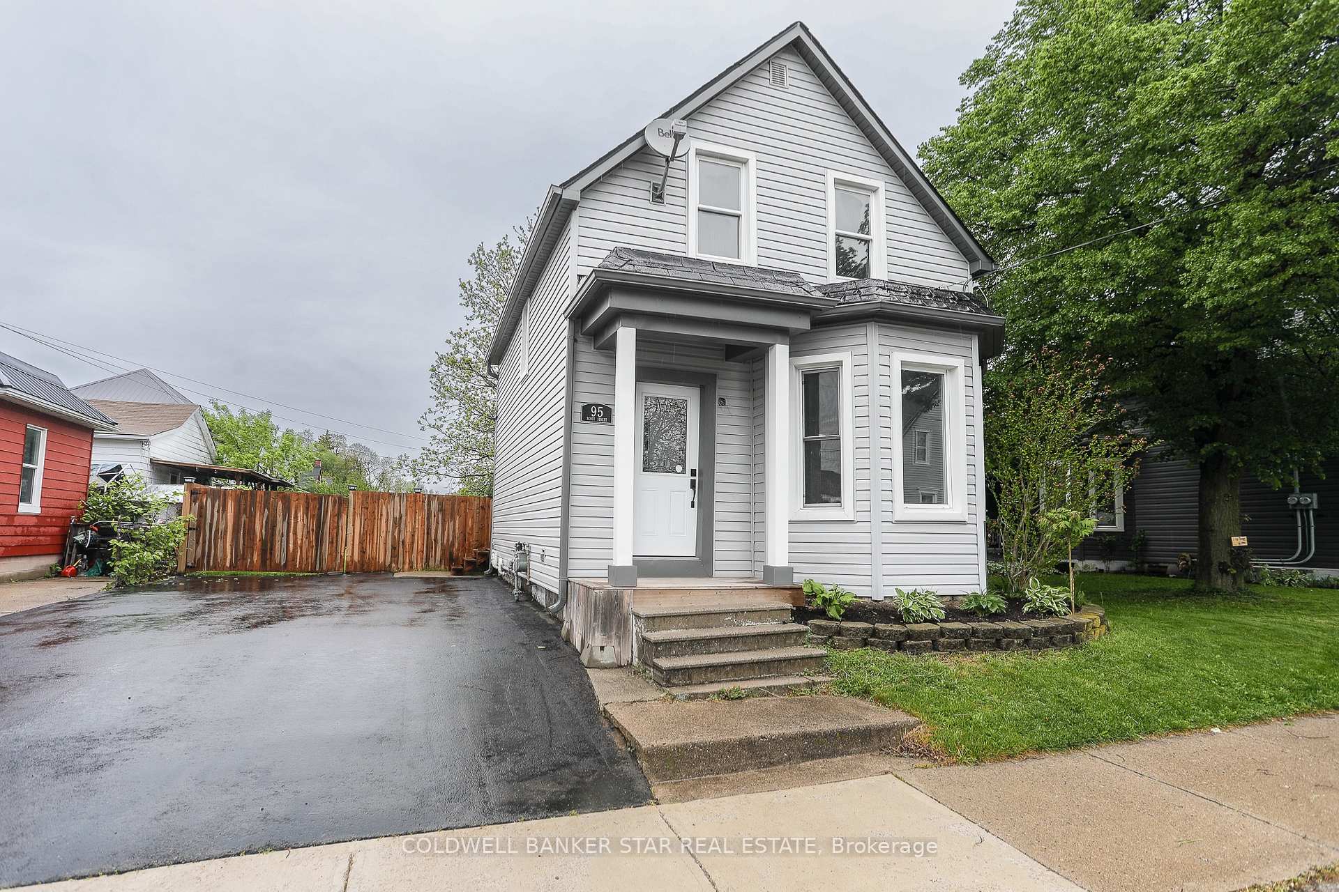 Photo 2 of 95 Scott Street, St. Thomas — HOMEH