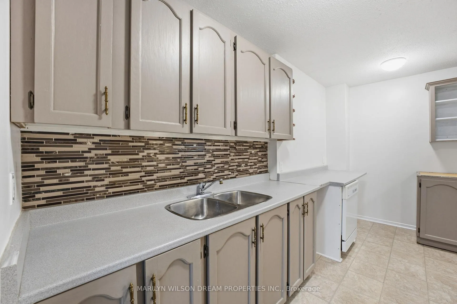 Photo 3 of Unit 54, 403 Miranda Private, Ottawa, Carson Meadows — HOMEH