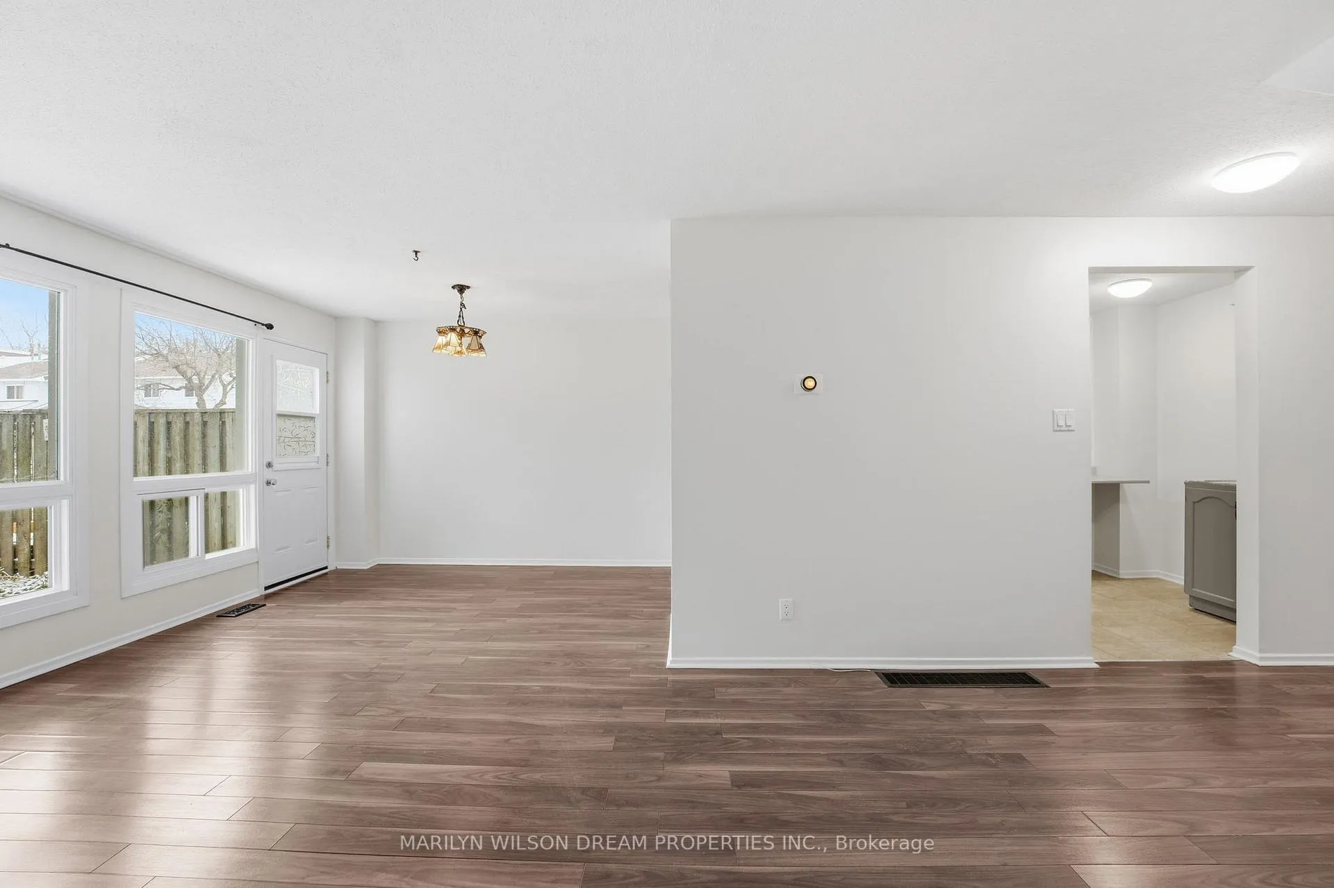 Photo 6 of Unit 54, 403 Miranda Private, Ottawa, Carson Meadows — HOMEH