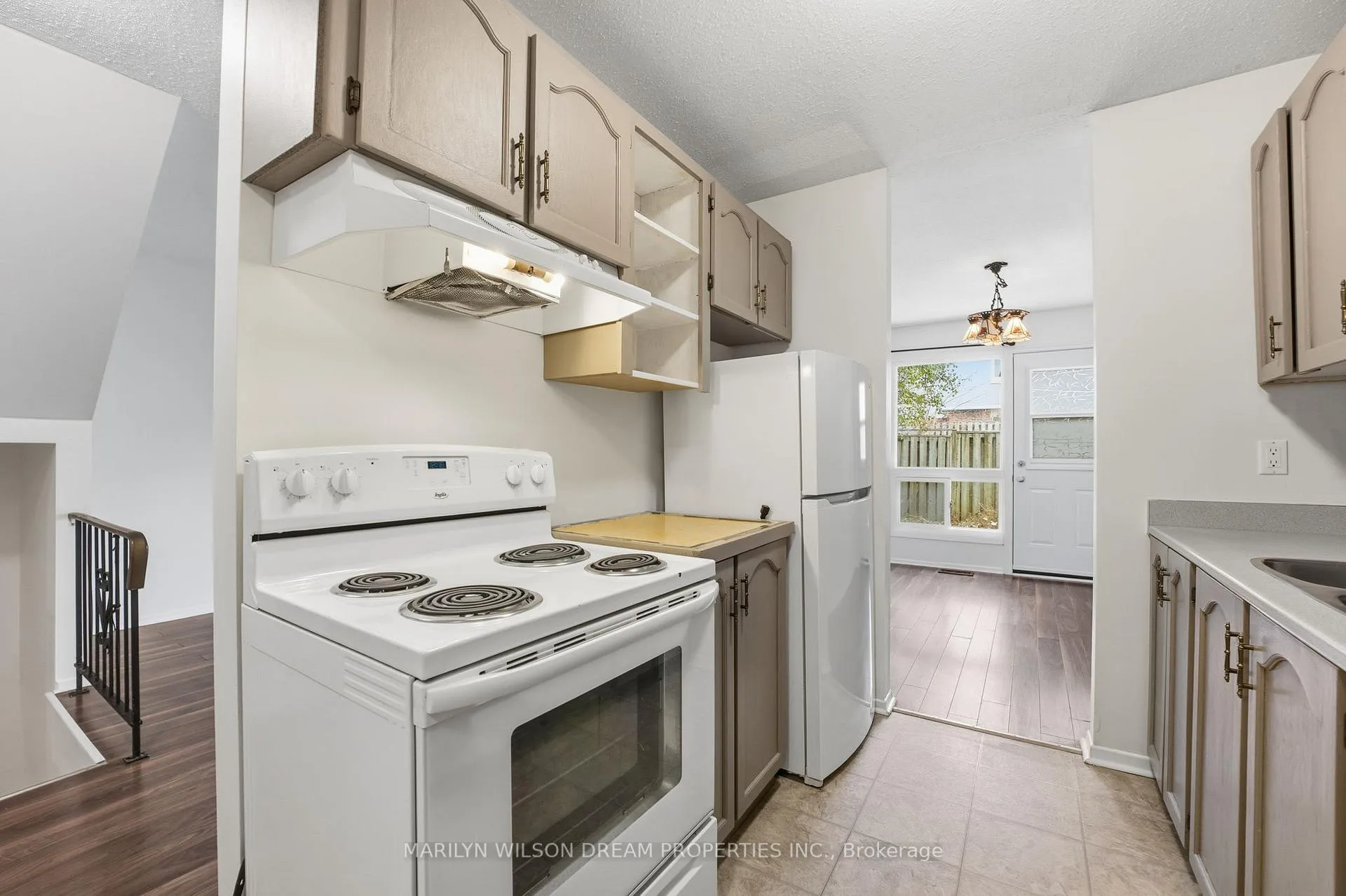 Photo 10 of Unit 54, 403 Miranda Private, Ottawa, Carson Meadows — HOMEH