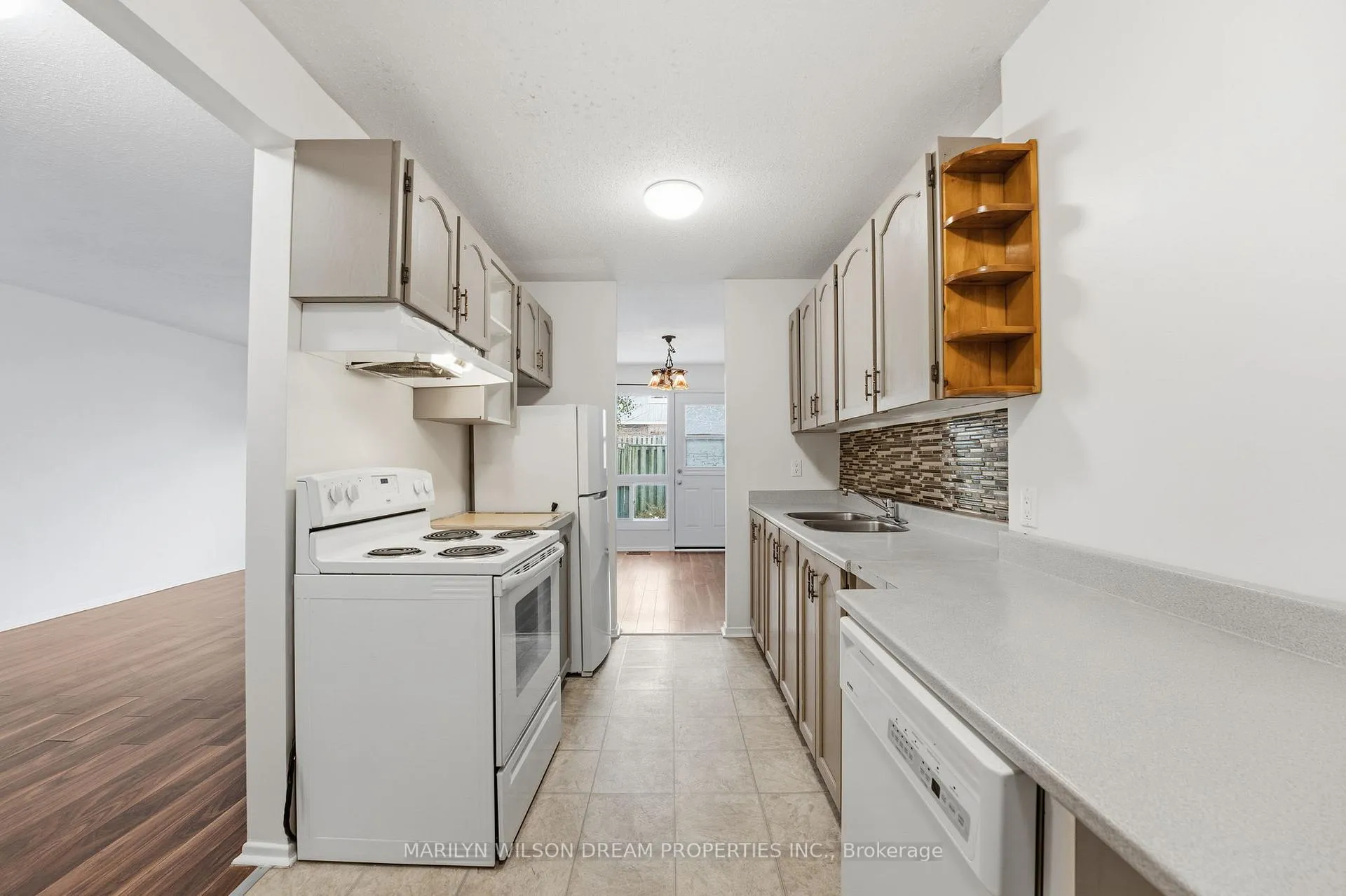 Photo 11 of Unit 54, 403 Miranda Private, Ottawa, Carson Meadows — HOMEH