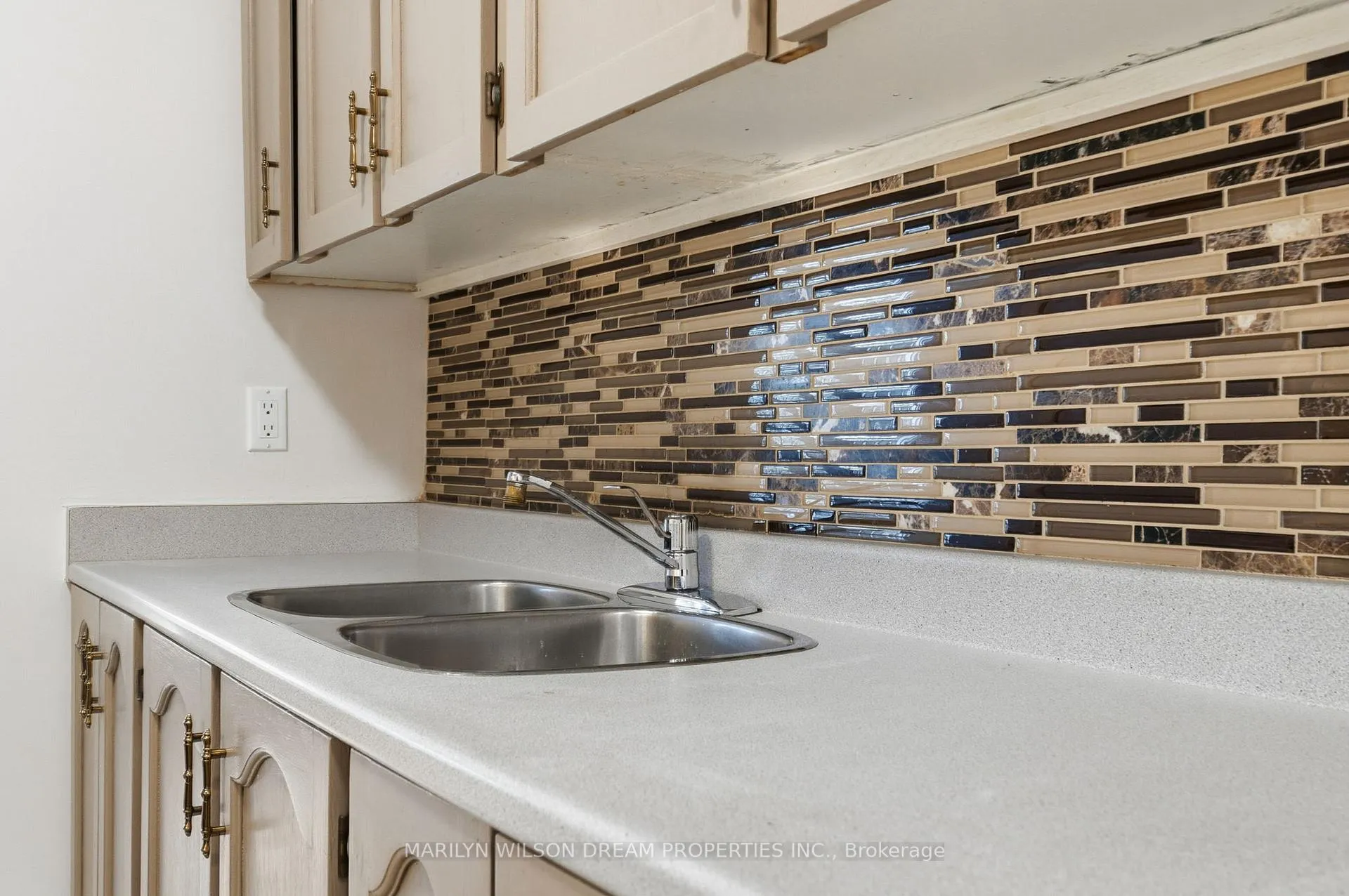Photo 12 of Unit 54, 403 Miranda Private, Ottawa, Carson Meadows — HOMEH