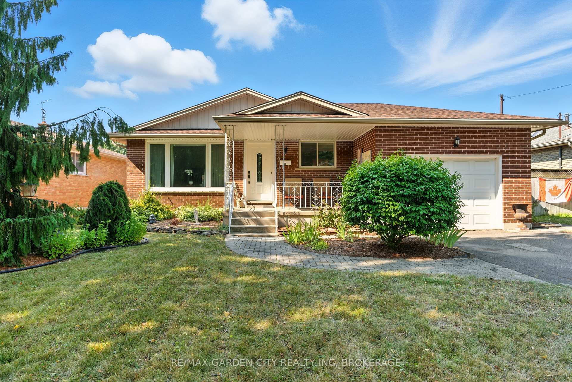 Photo 1 of 28 Faye Crescent, St. Catharines, Lakeport — HOMEH